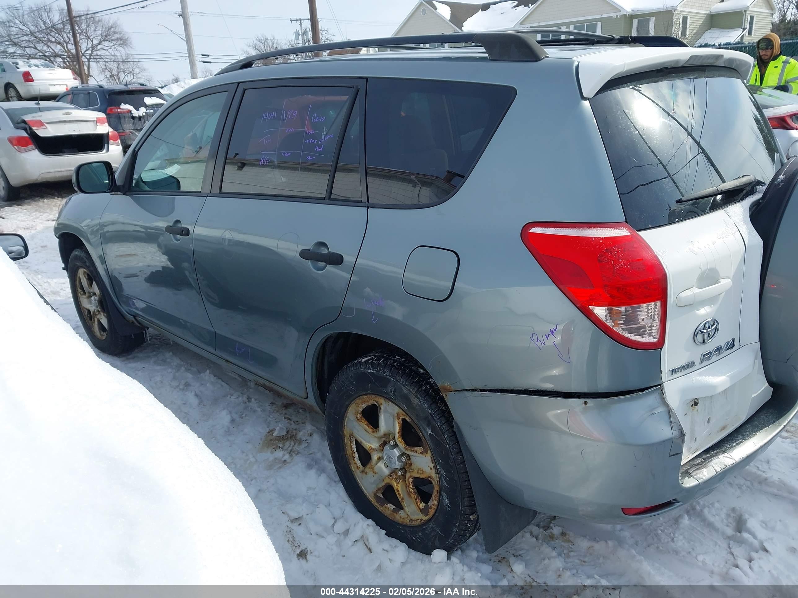 TOYOTA RAV4 image 3
