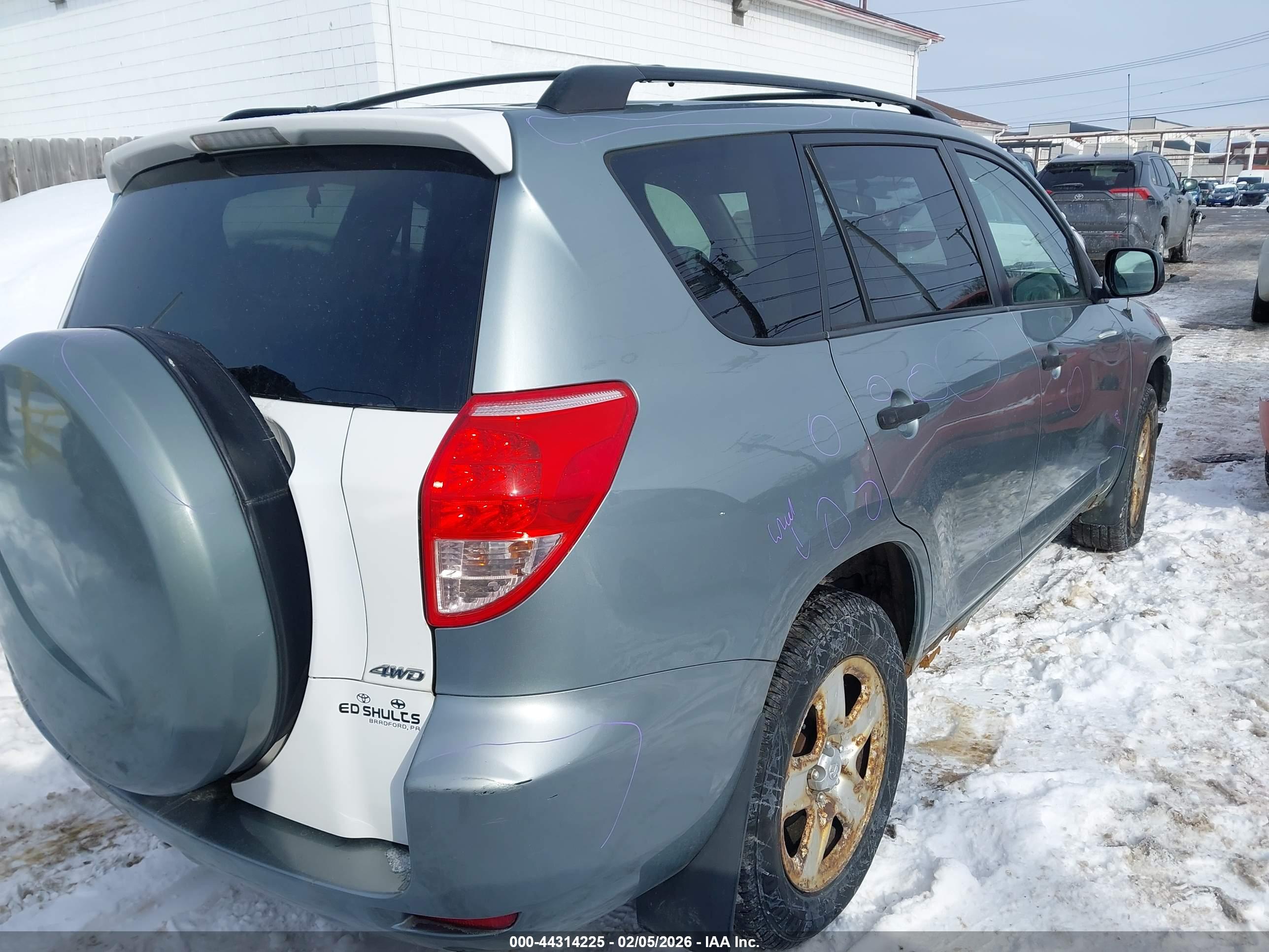 TOYOTA RAV4 image 4