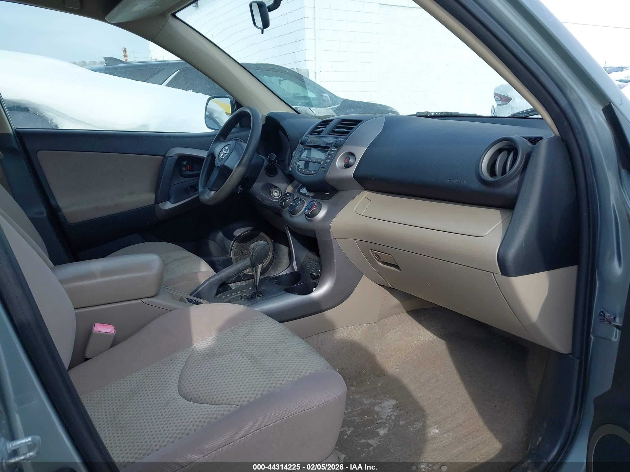 TOYOTA RAV4 image 5
