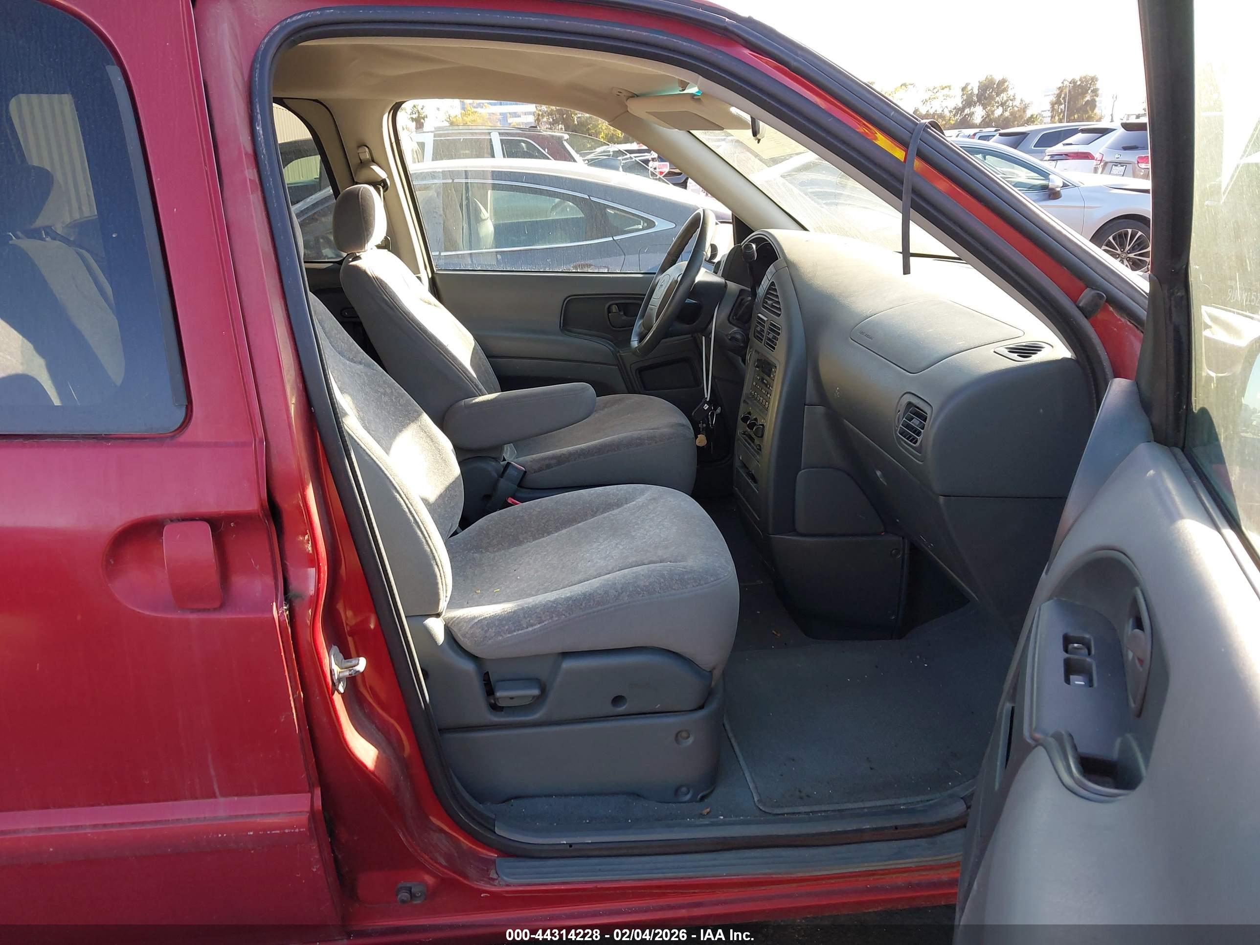 NISSAN QUEST image 5