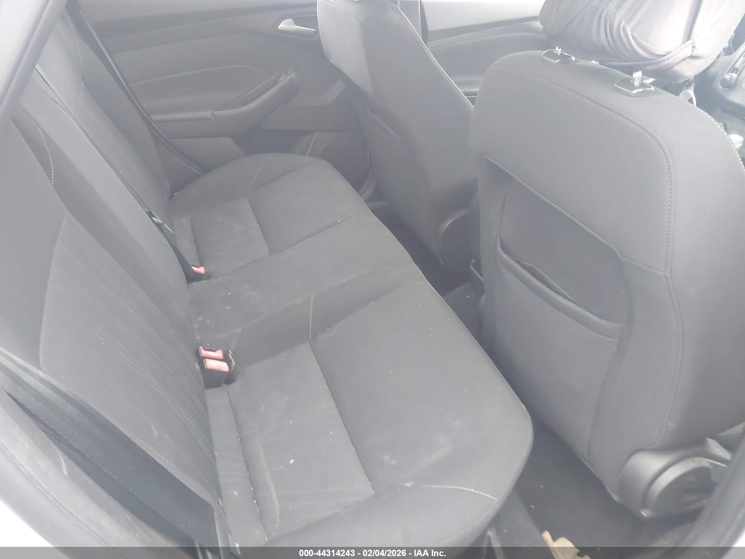 FORD FOCUS image 8