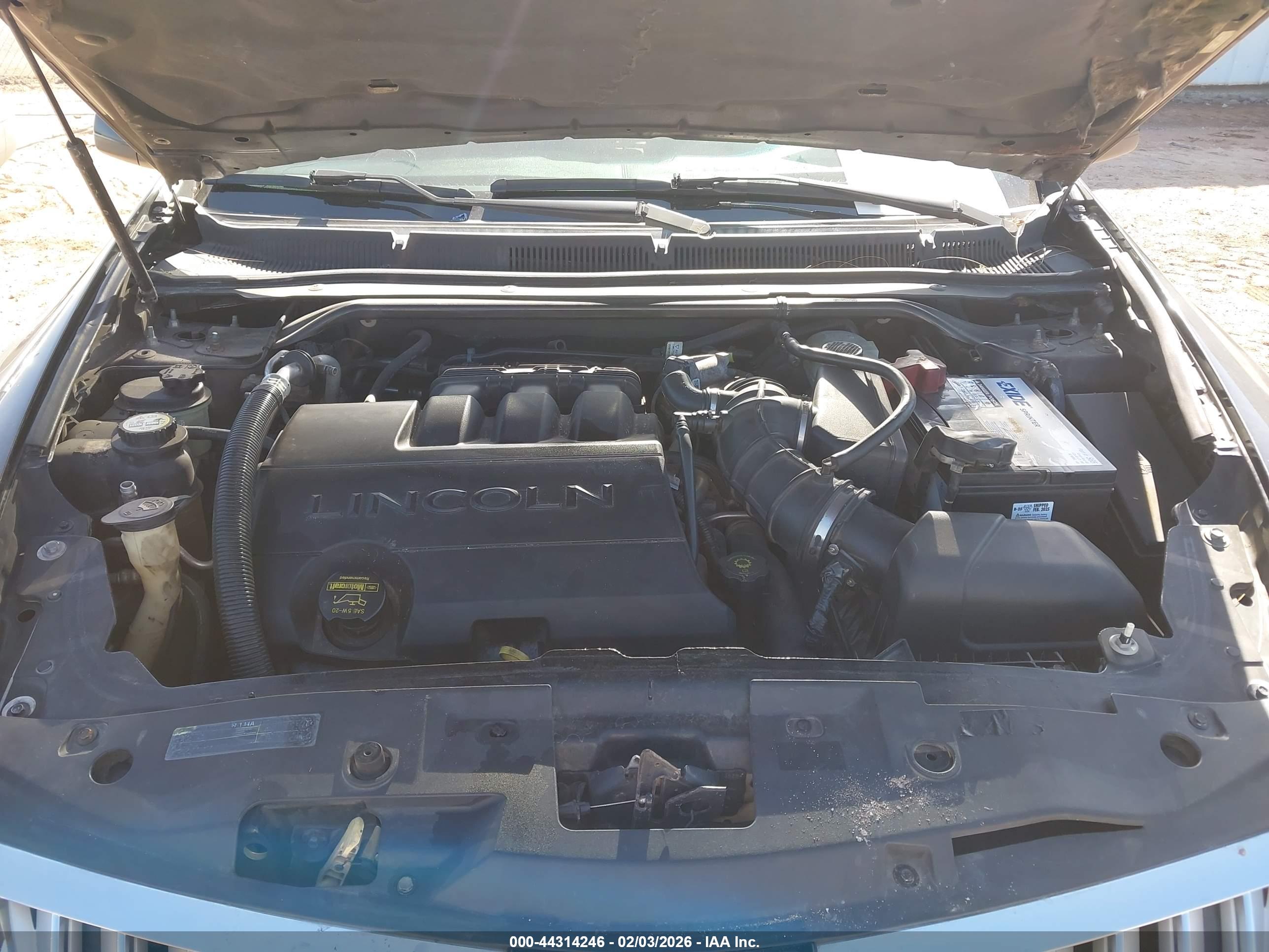 LINCOLN MKS image 10