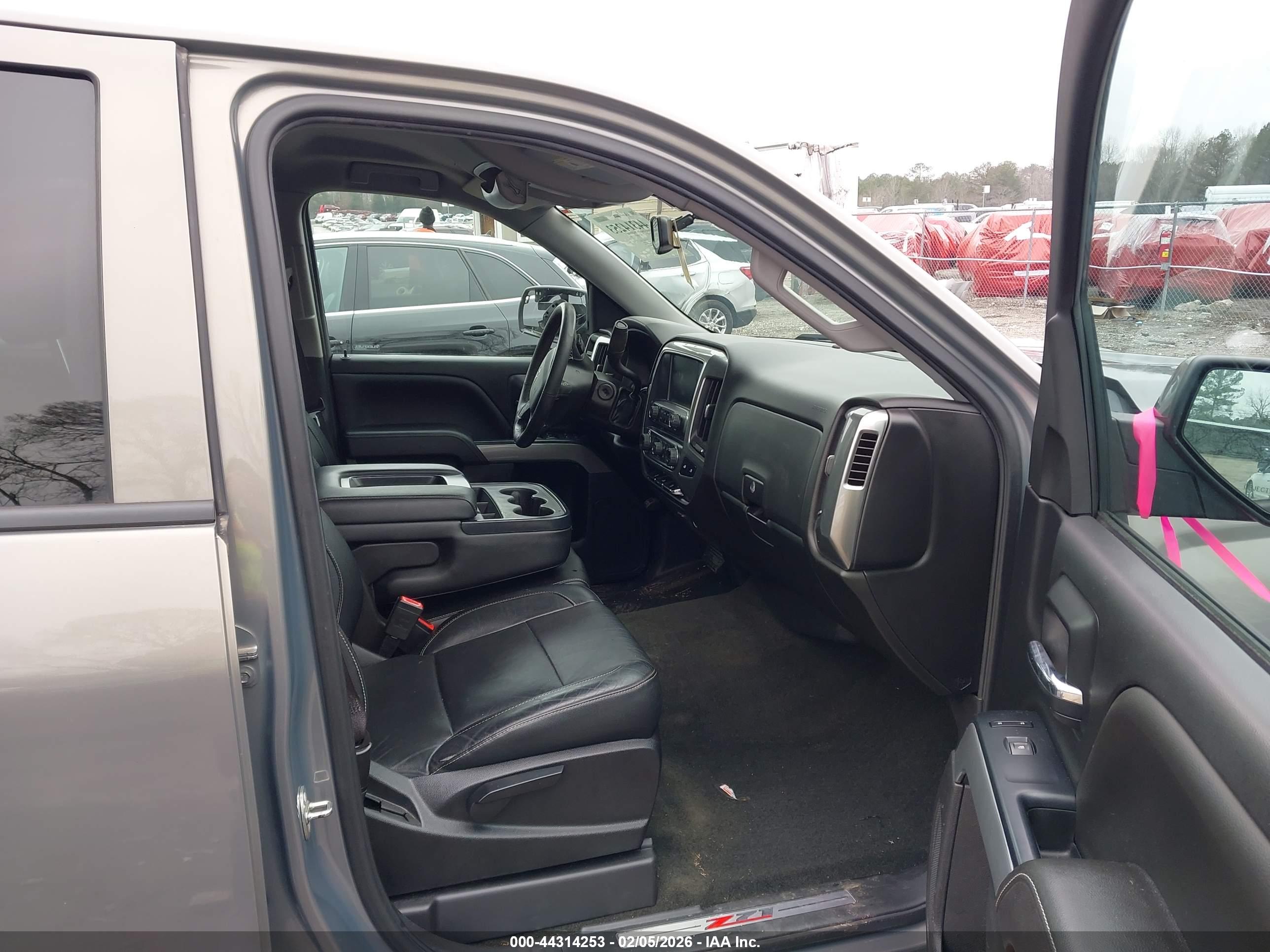 CHEVROLET SILVERADO image 5