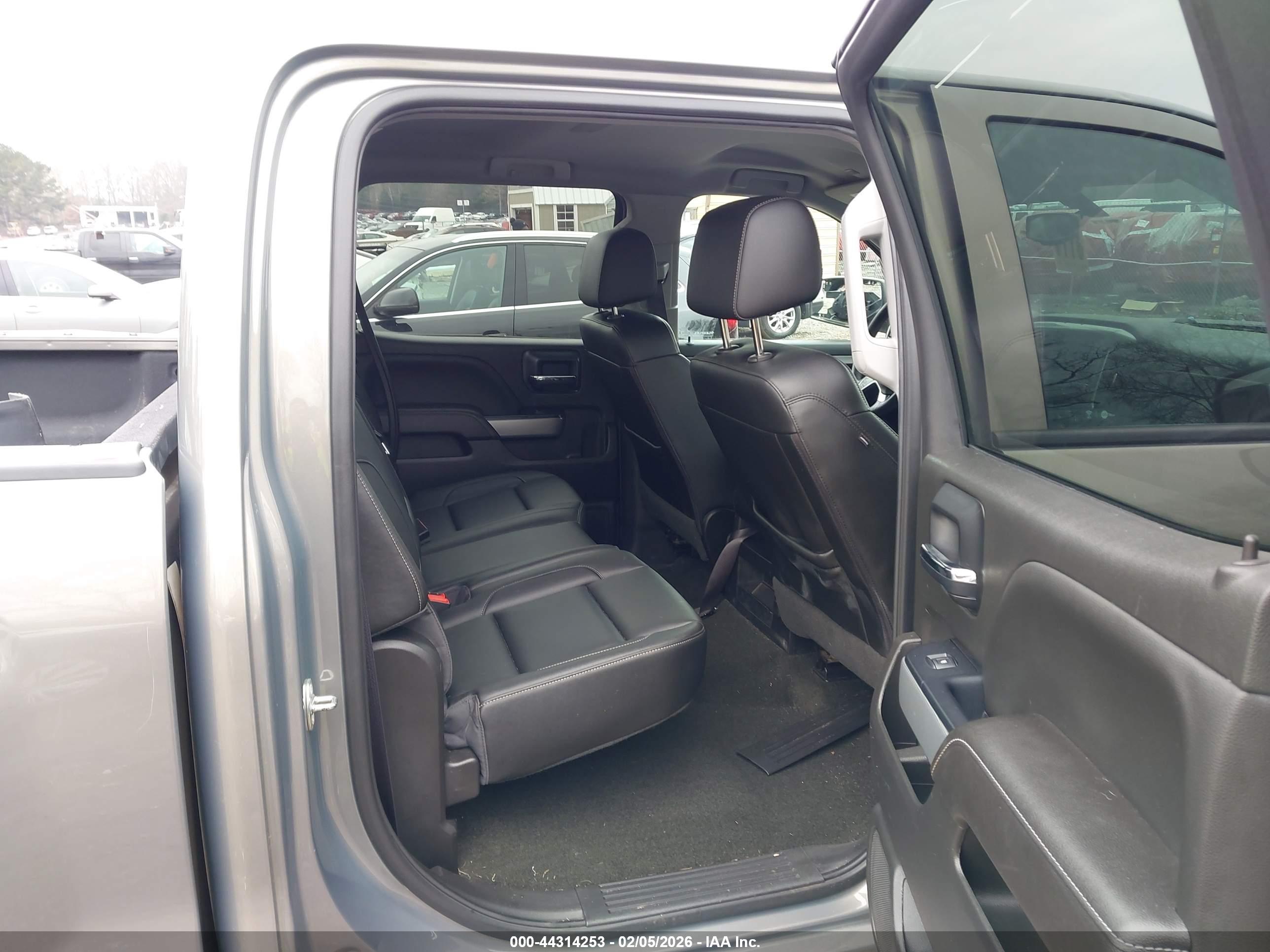 CHEVROLET SILVERADO image 8