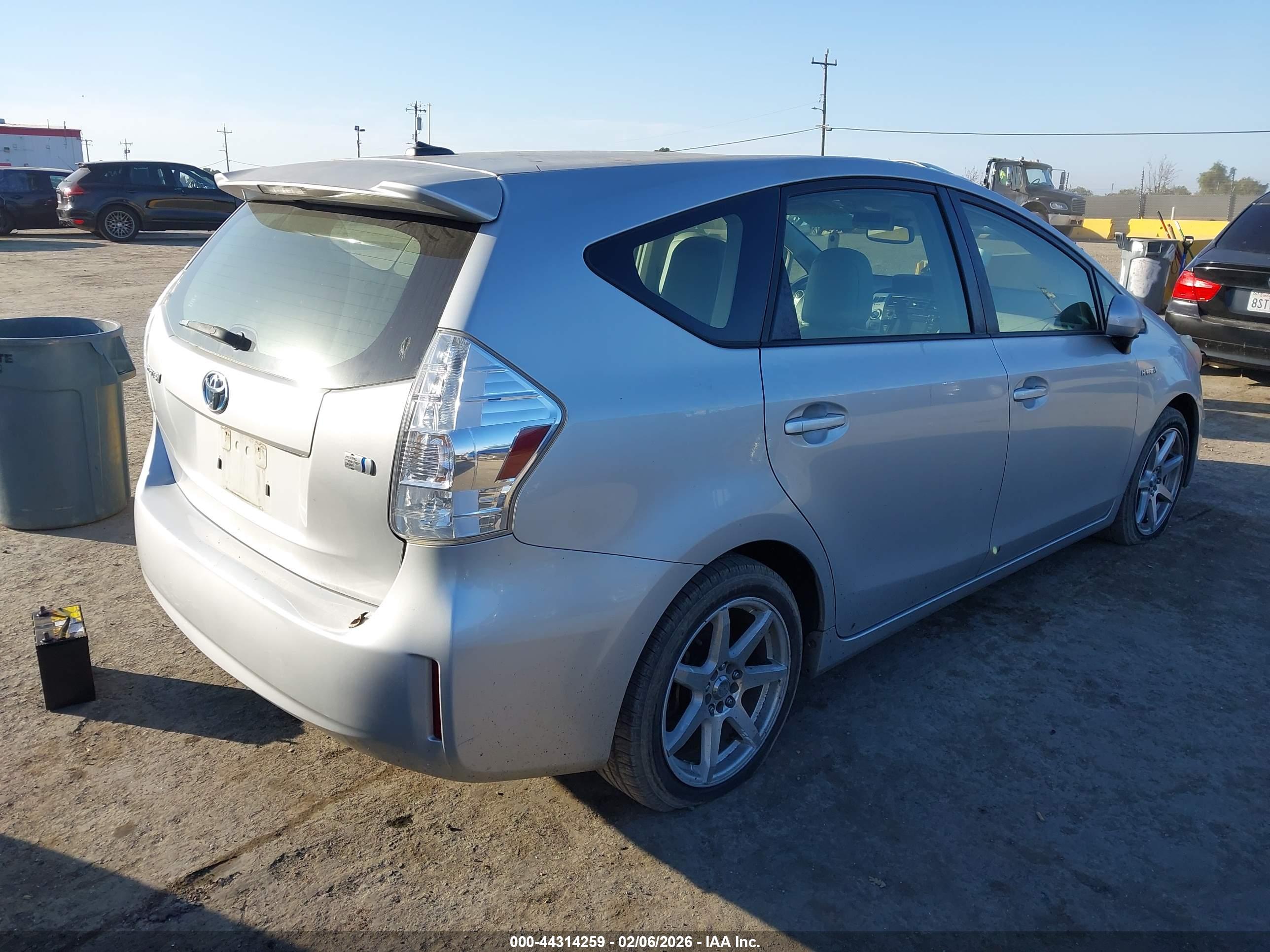 TOYOTA PRIUS image 4