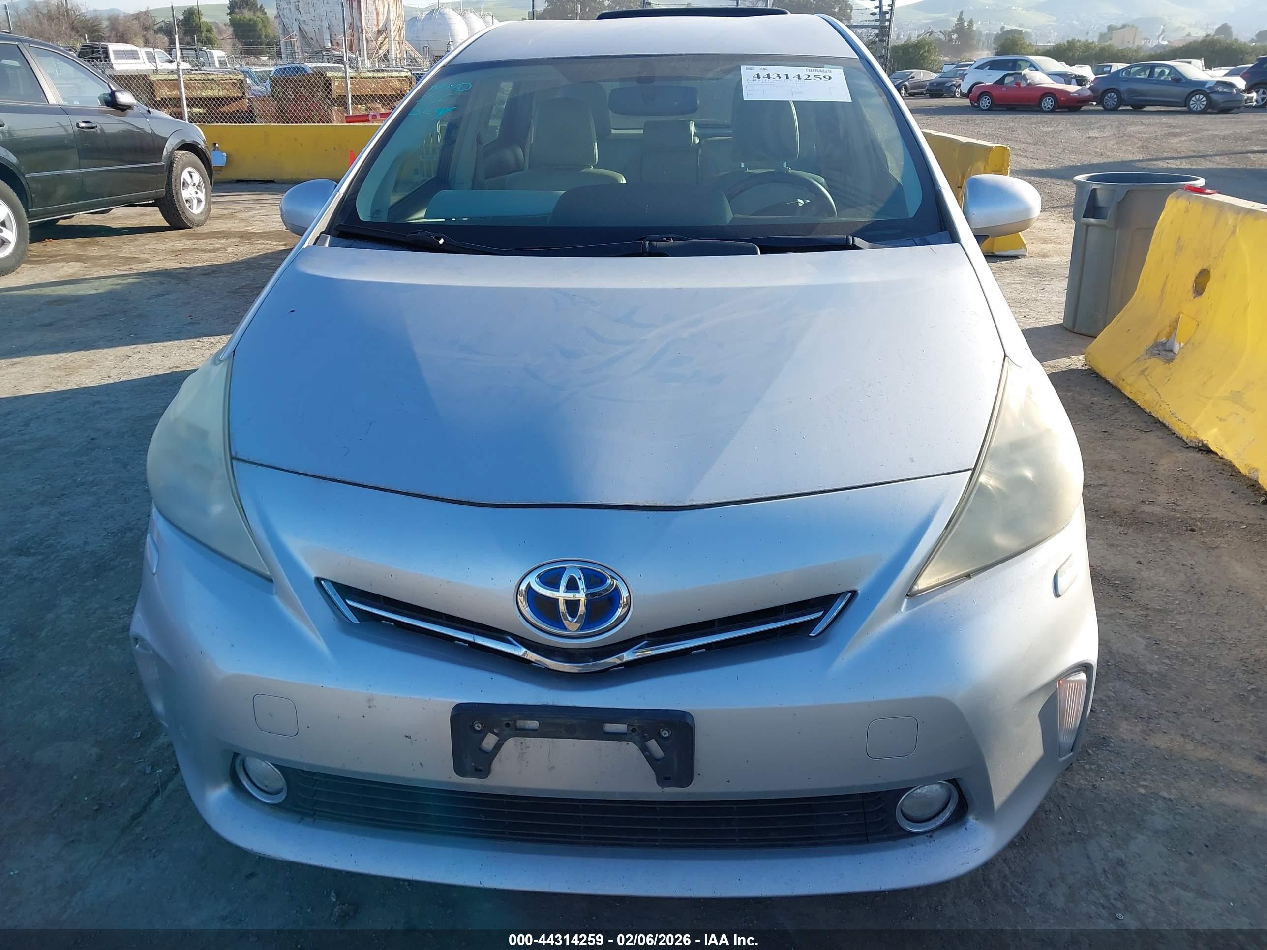 TOYOTA PRIUS image 6