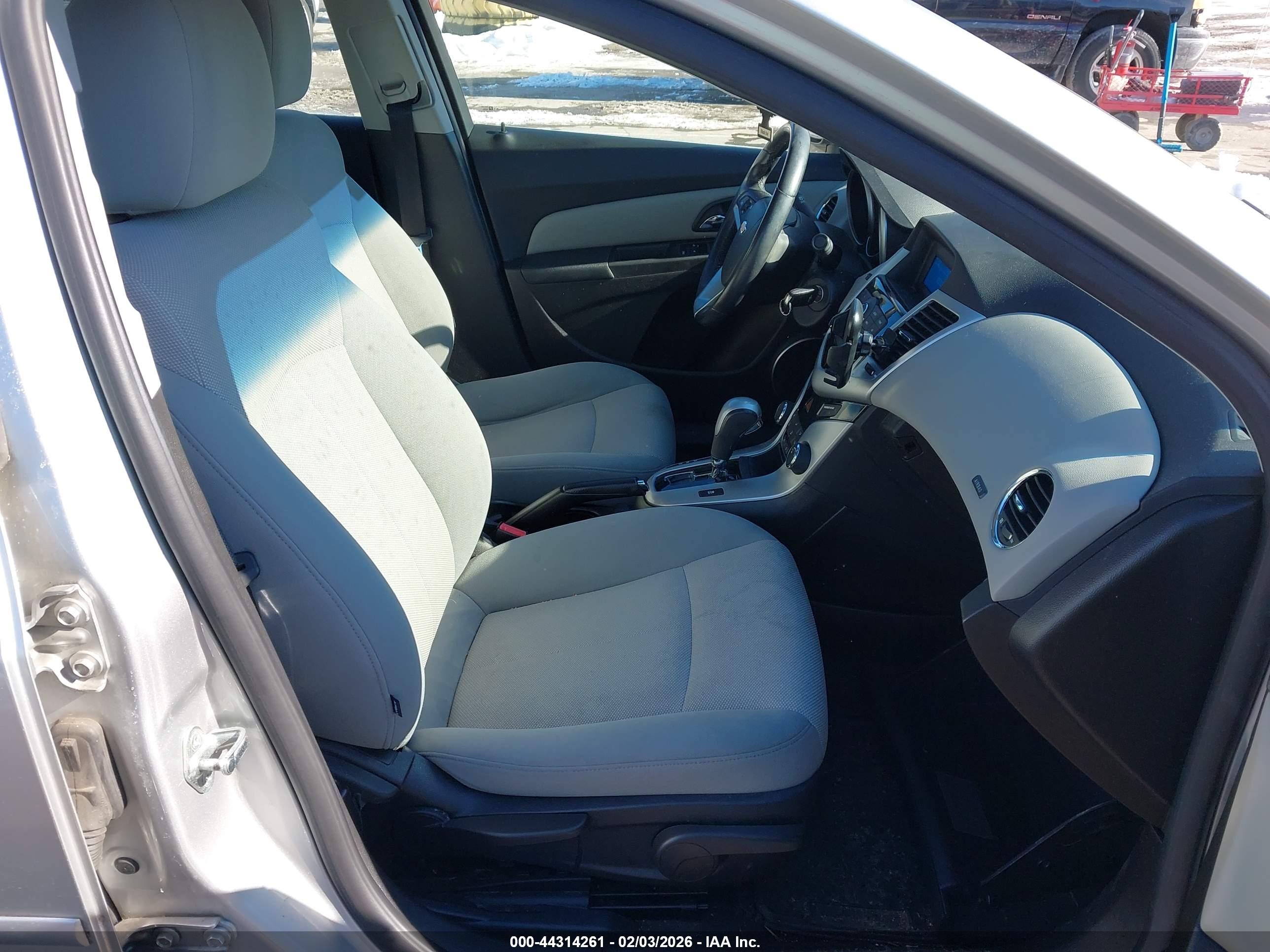 CHEVROLET CRUZE image 5