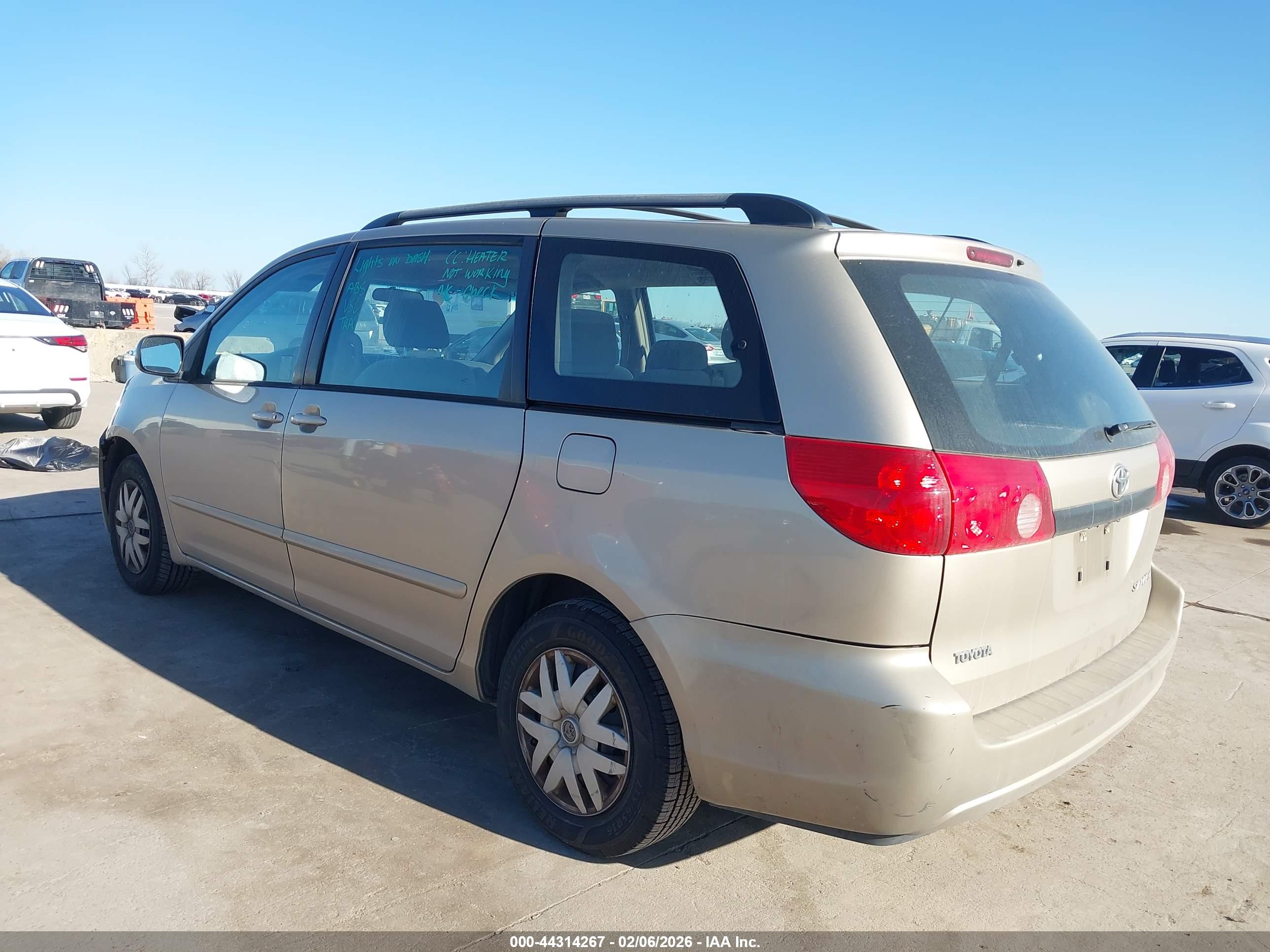 TOYOTA SIENNA image 3