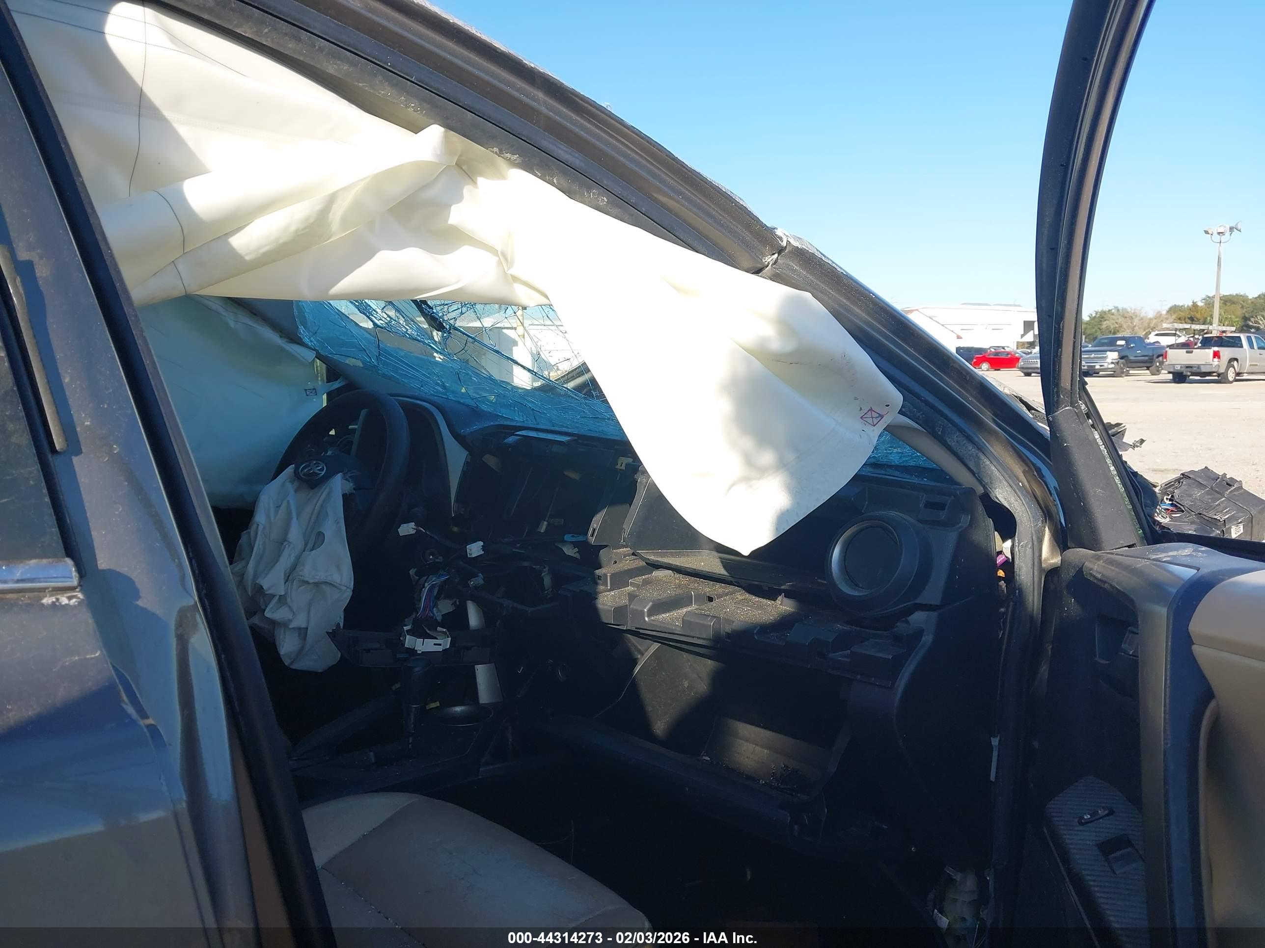 TOYOTA RAV4 image 5
