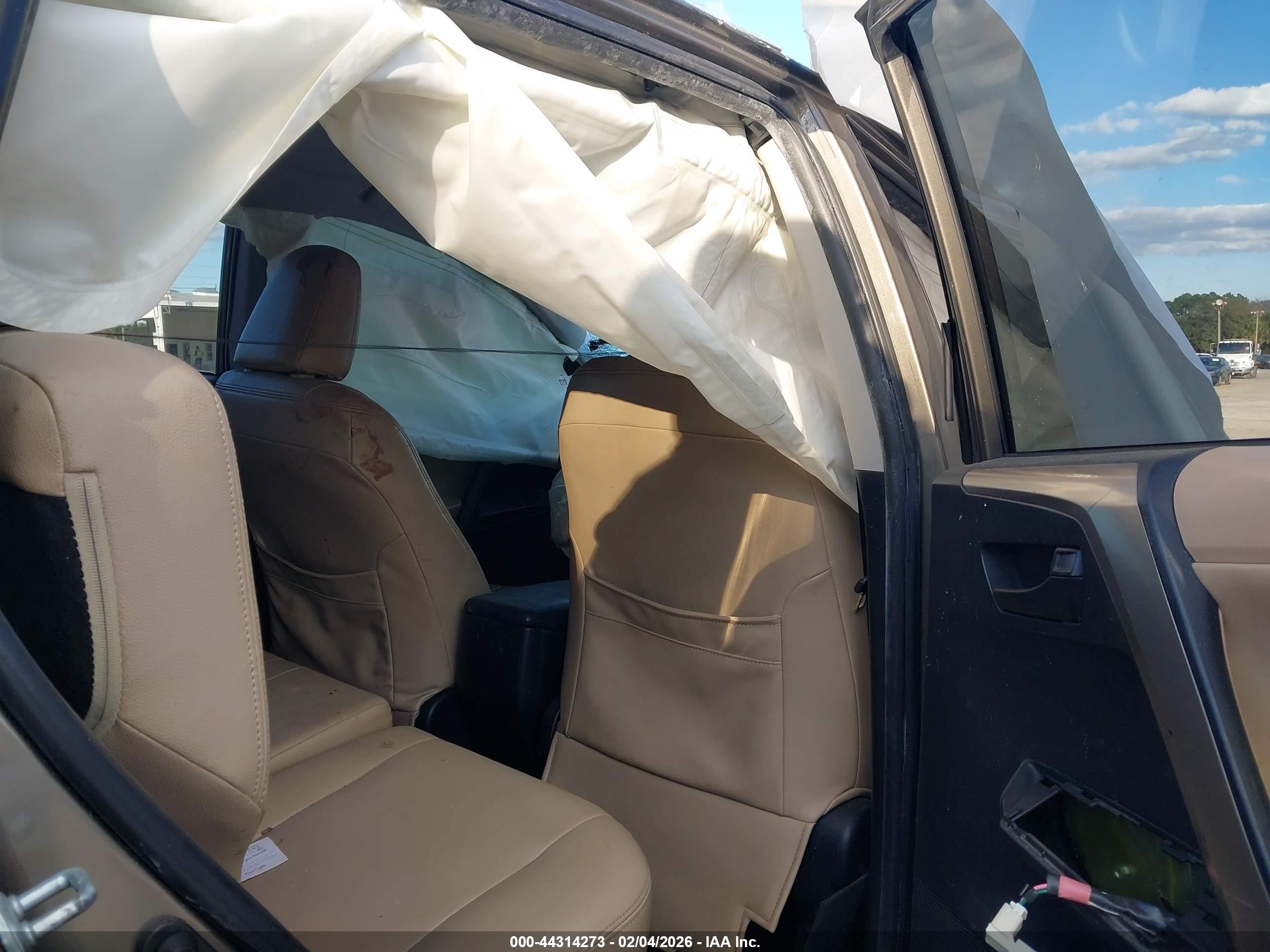 TOYOTA RAV4 image 8