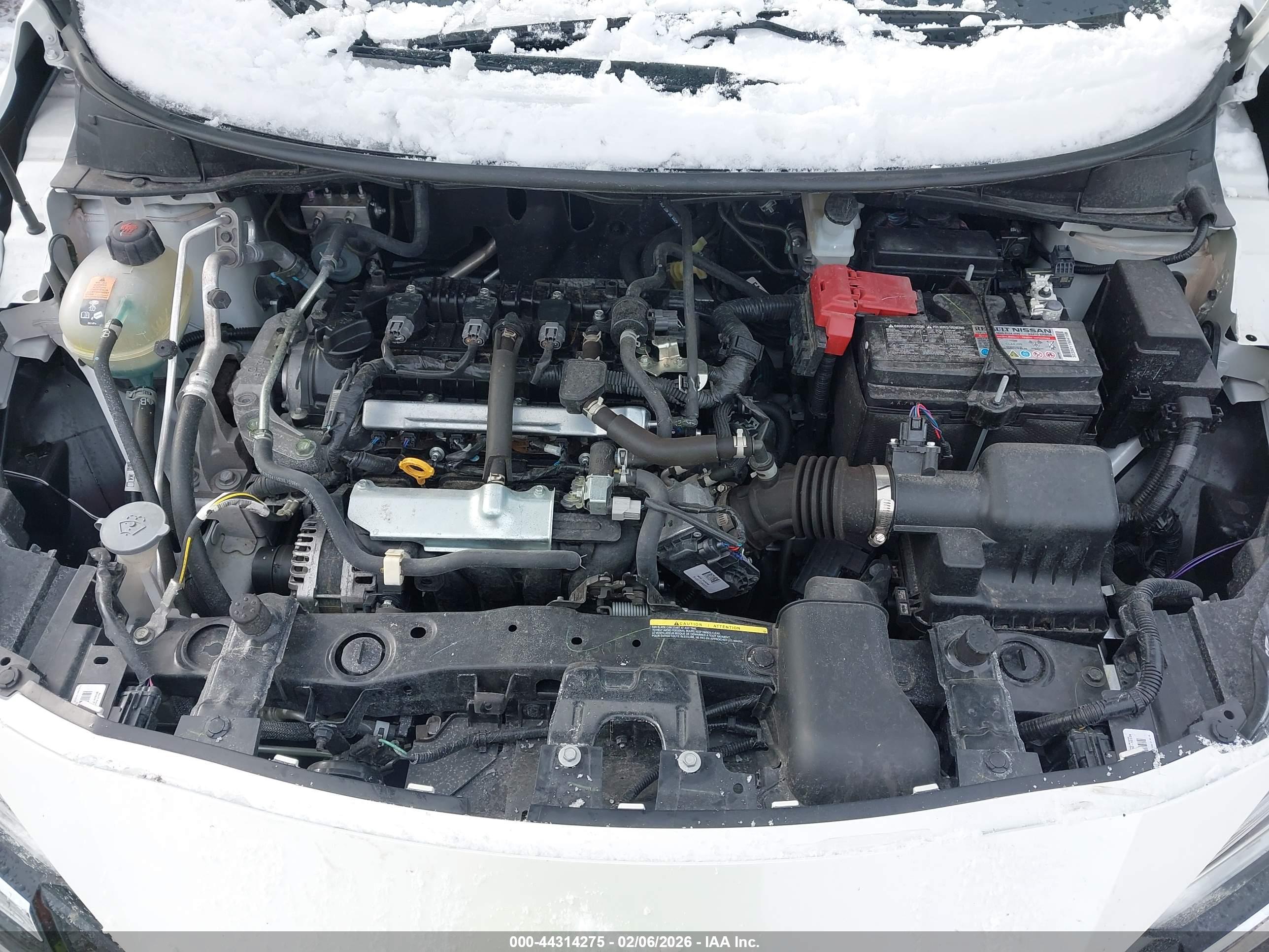 NISSAN VERSA image 10