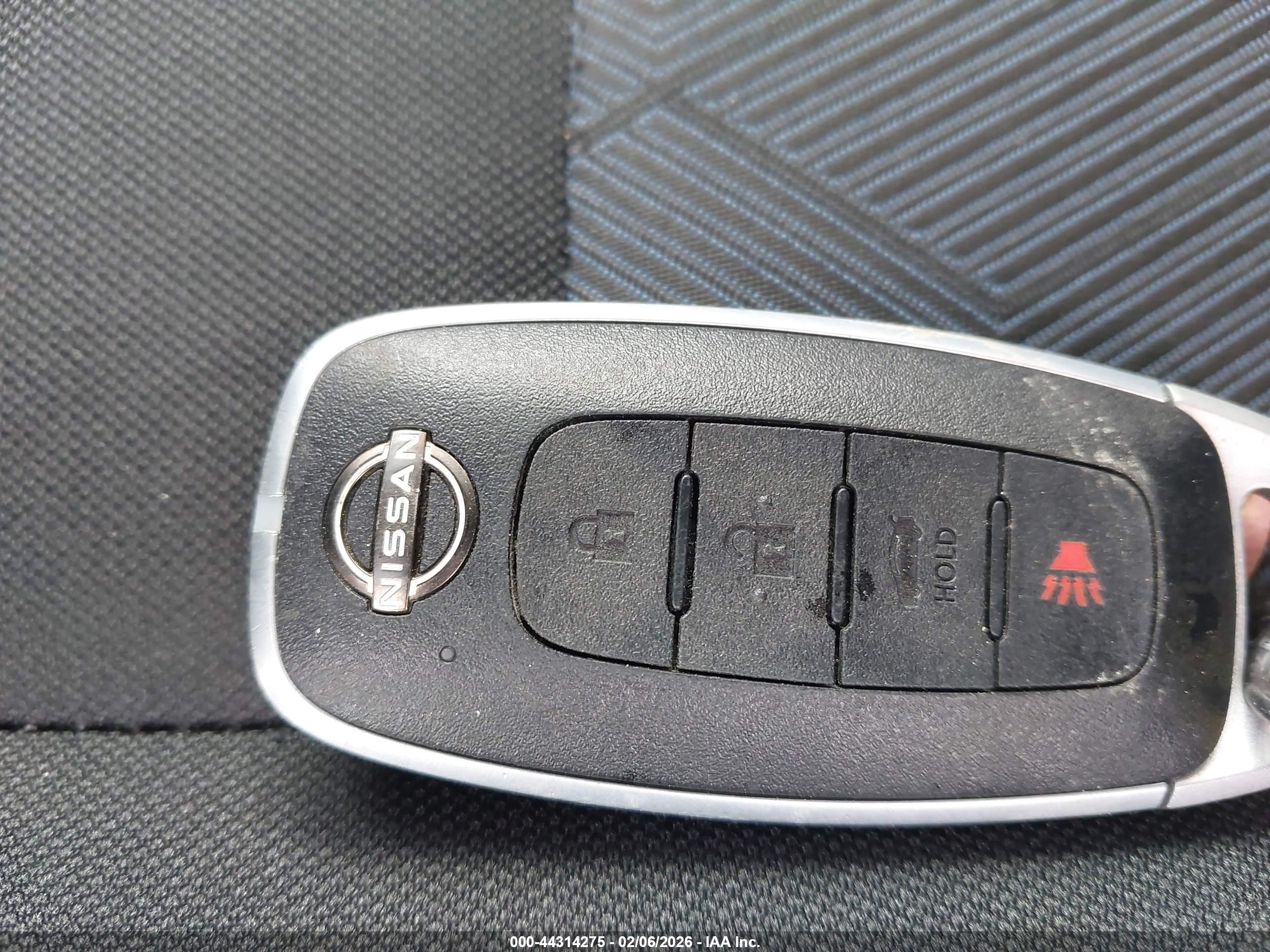 NISSAN VERSA image 11