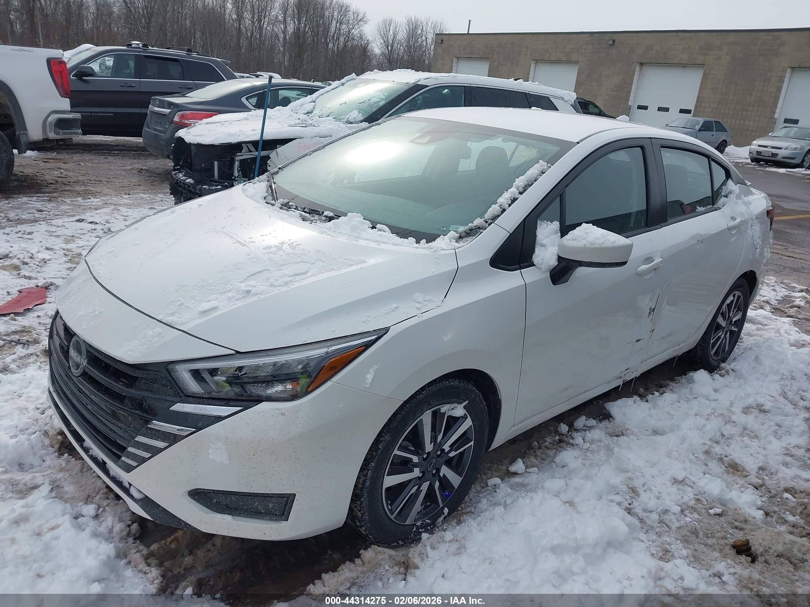 NISSAN VERSA image 6