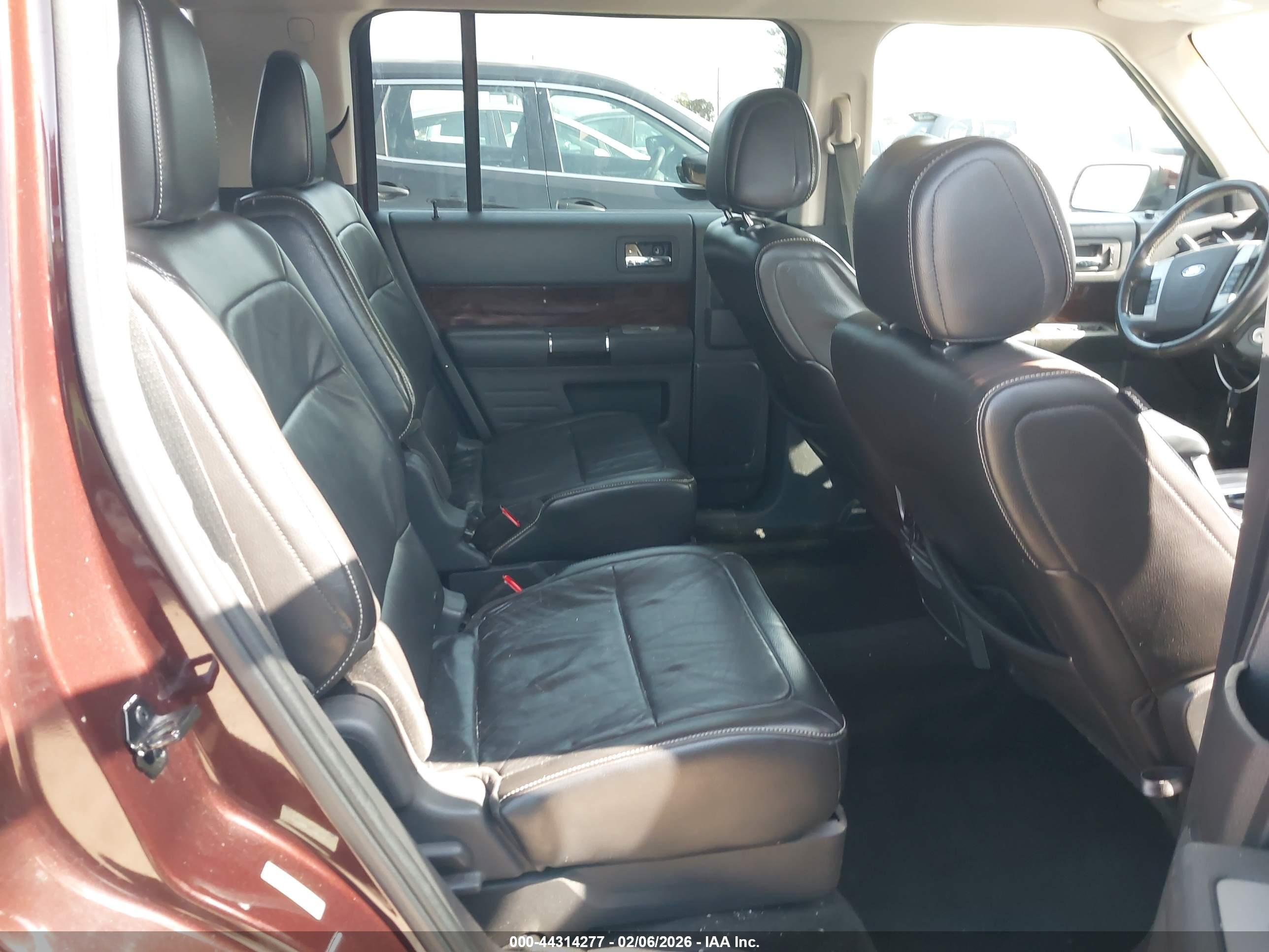 FORD FLEX image 8