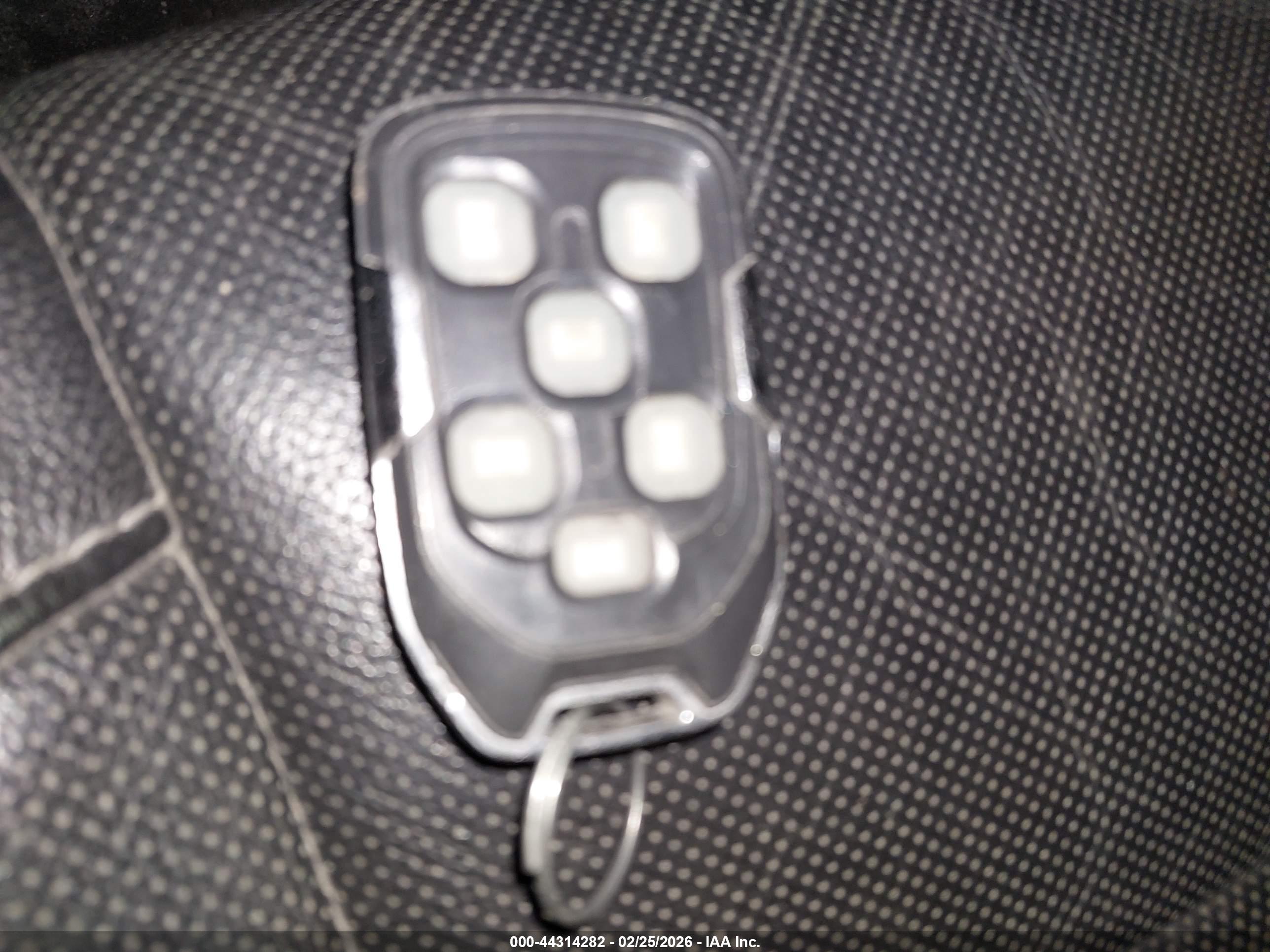 GMC YUKON image 11