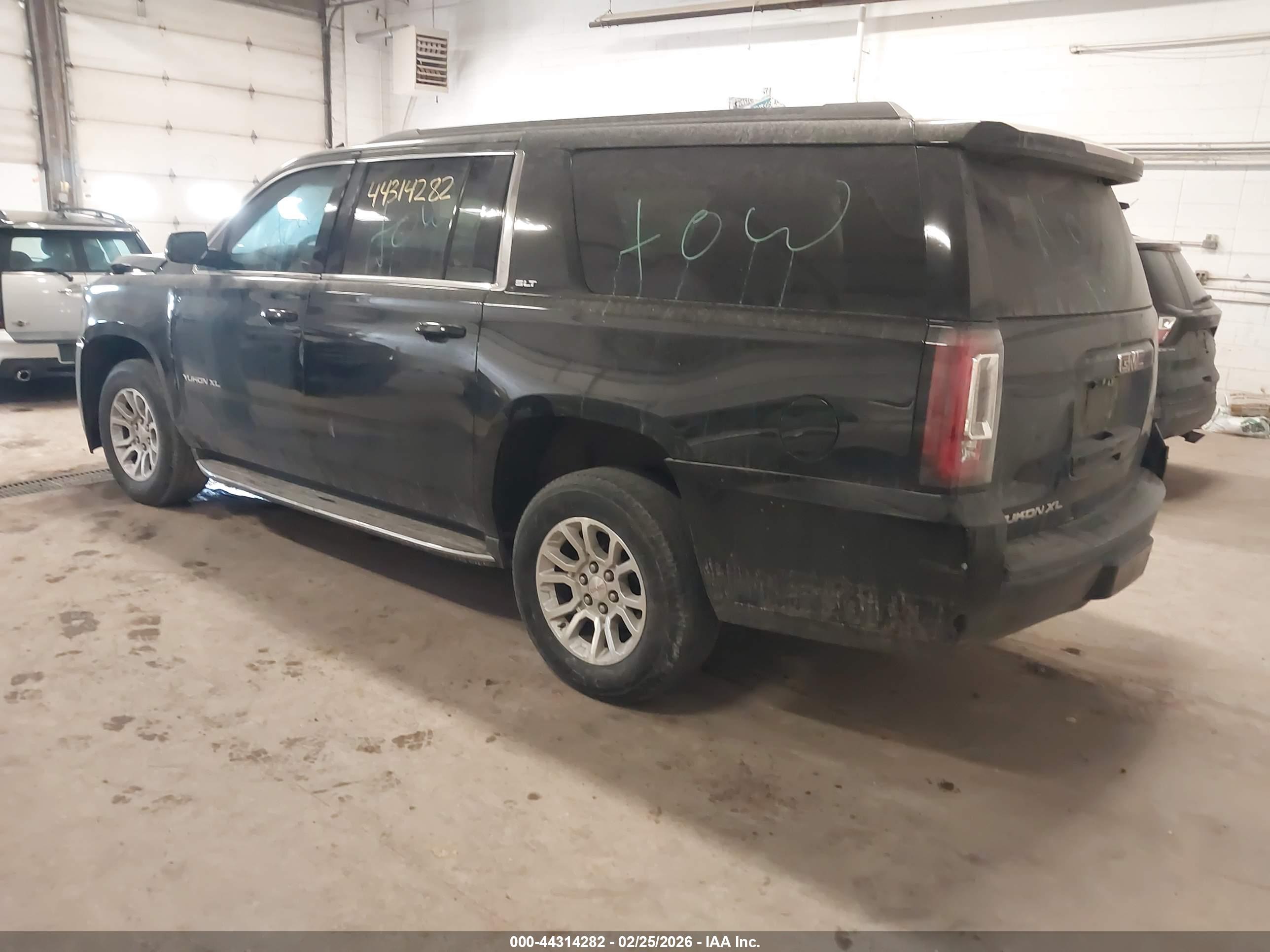 GMC YUKON image 3