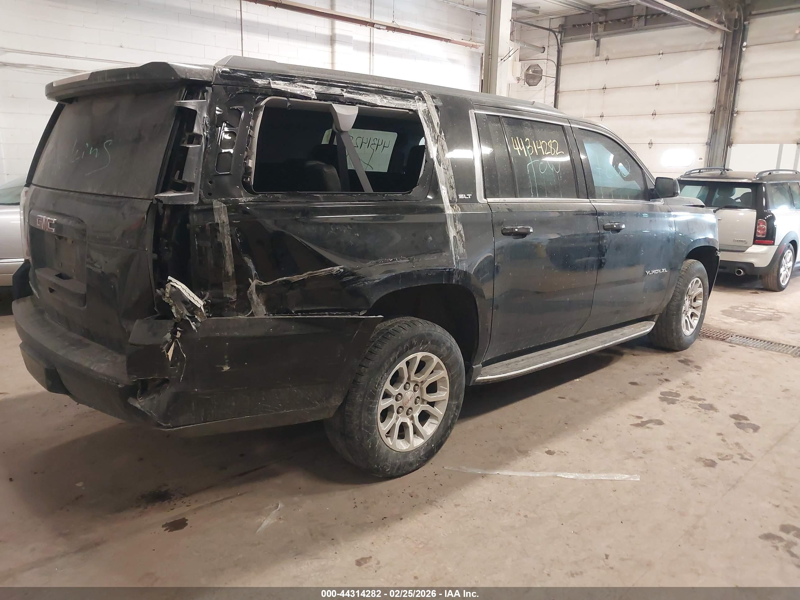 GMC YUKON image 4
