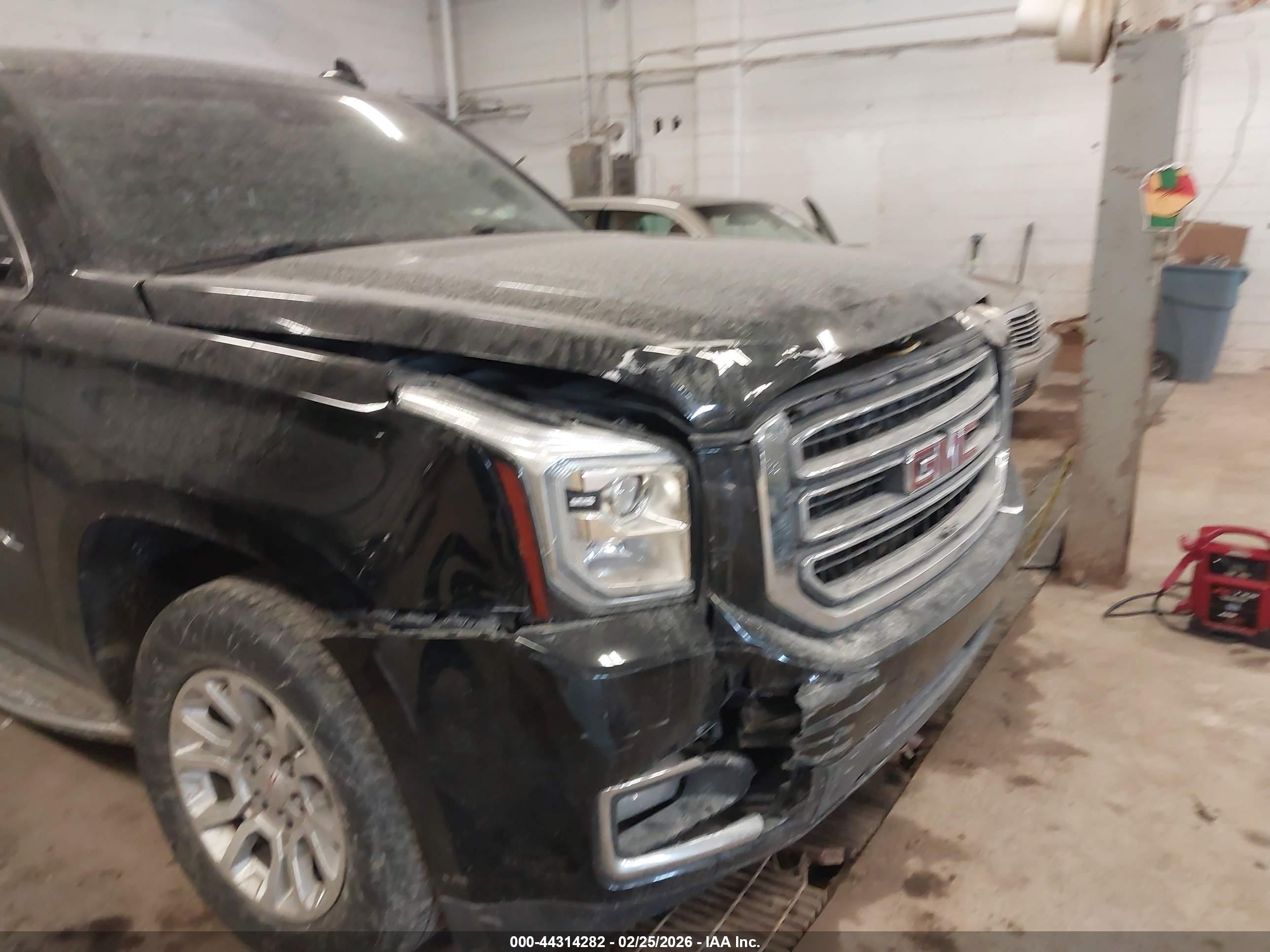 GMC YUKON image 6