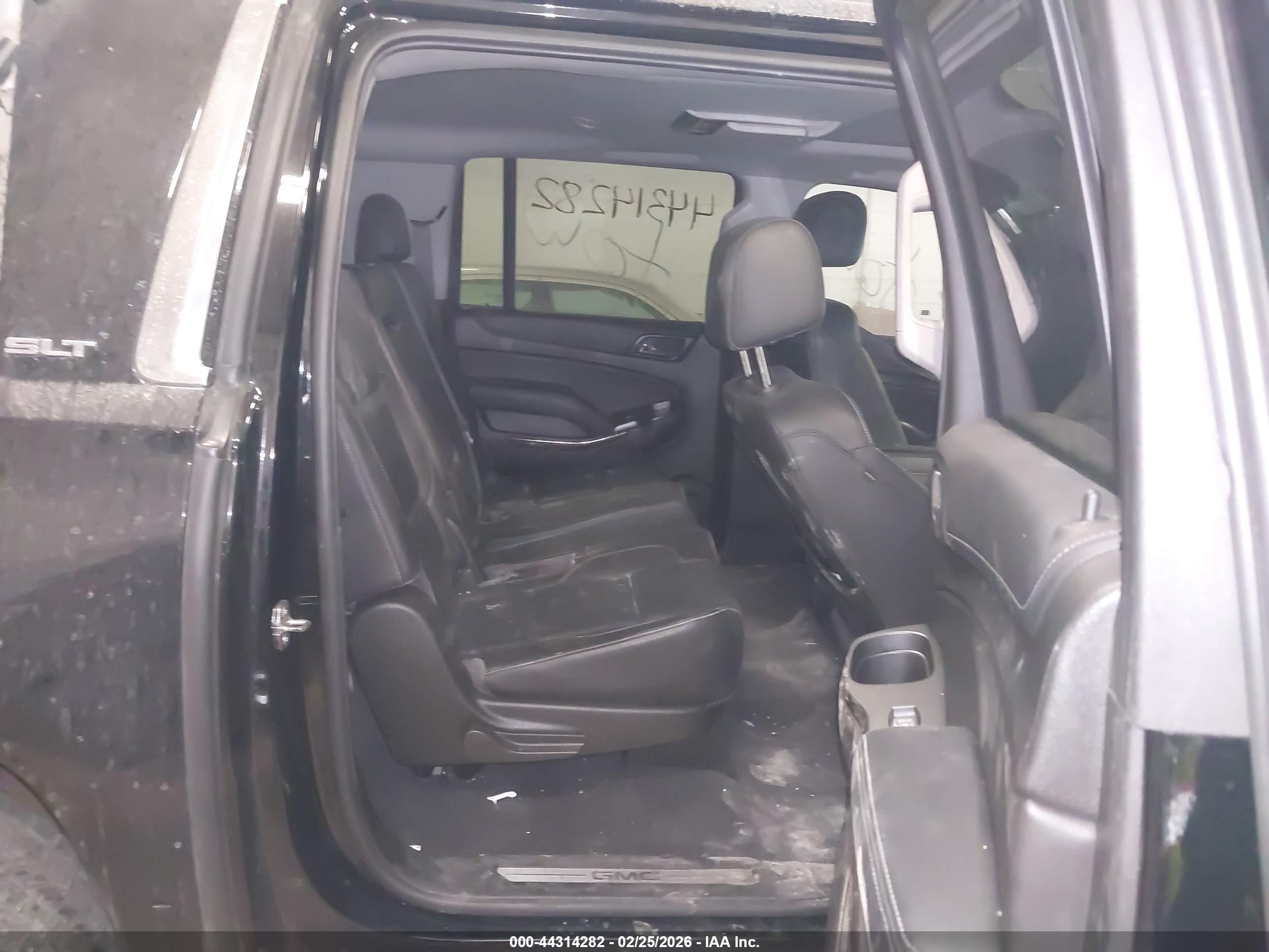 GMC YUKON image 8
