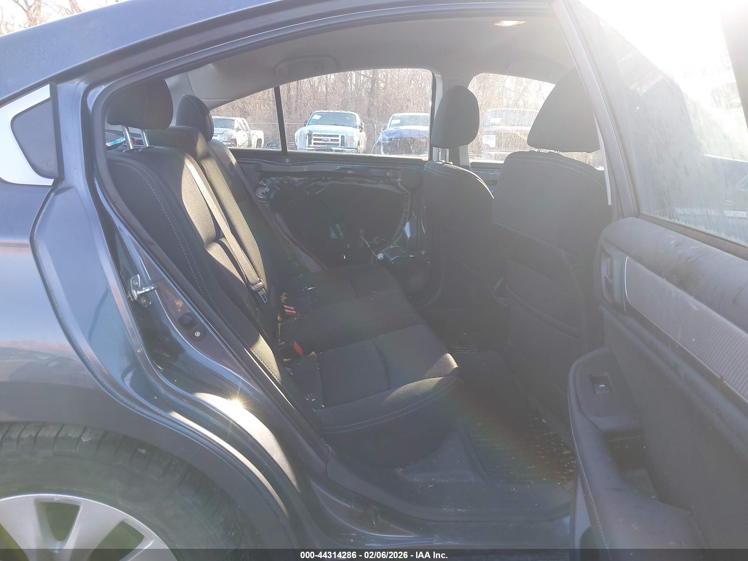SUBARU LEGACY image 8