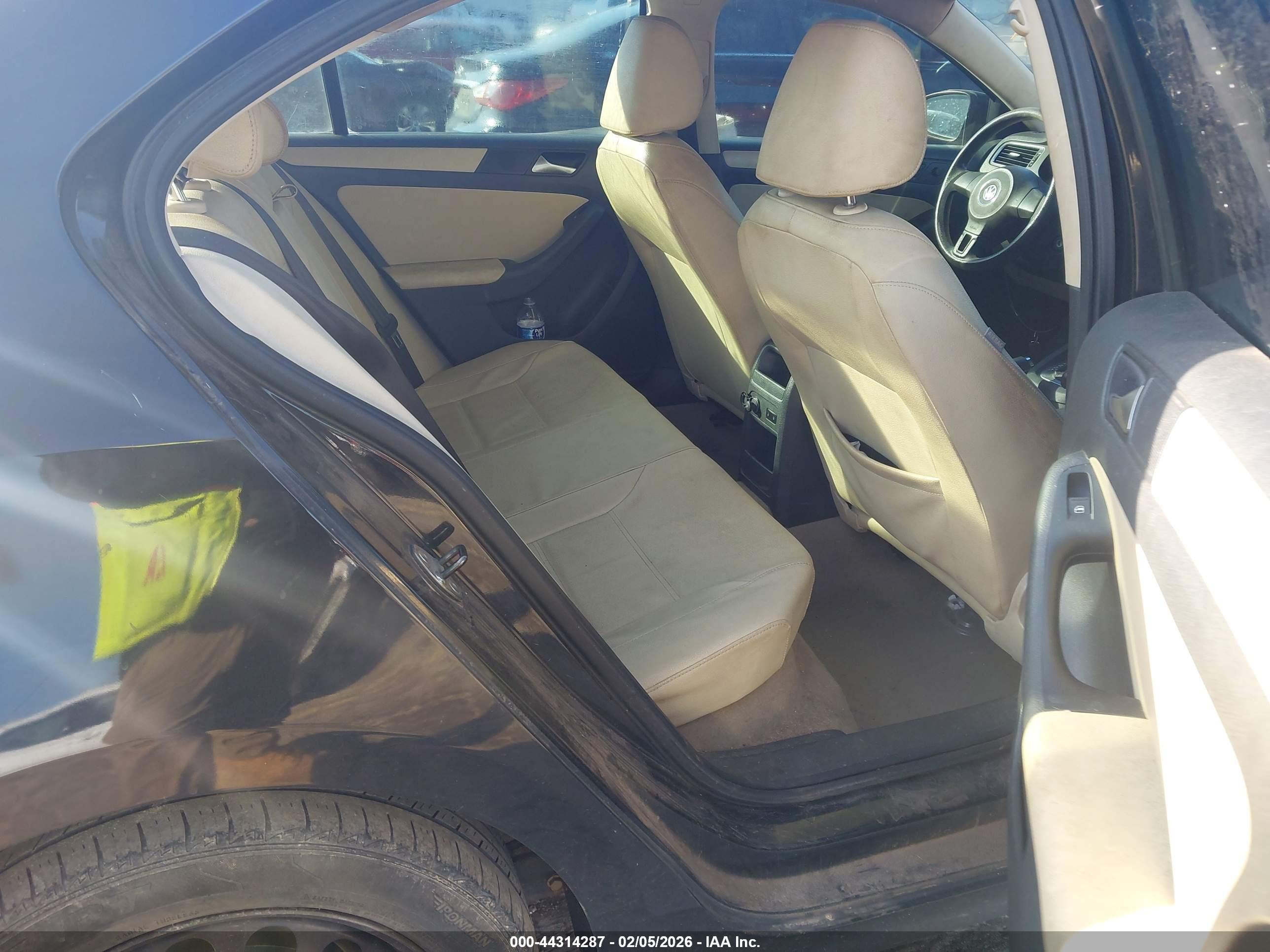 VOLKSWAGEN JETTA image 8