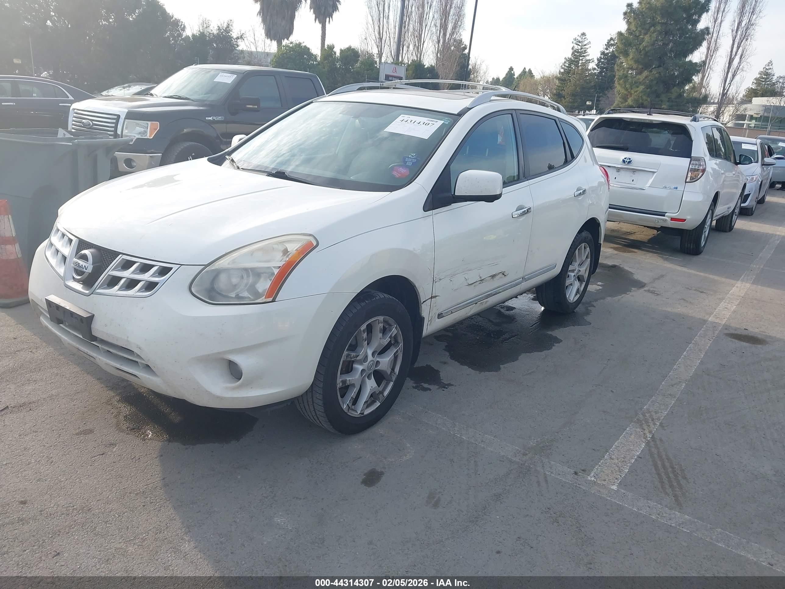 NISSAN ROGUE image 2