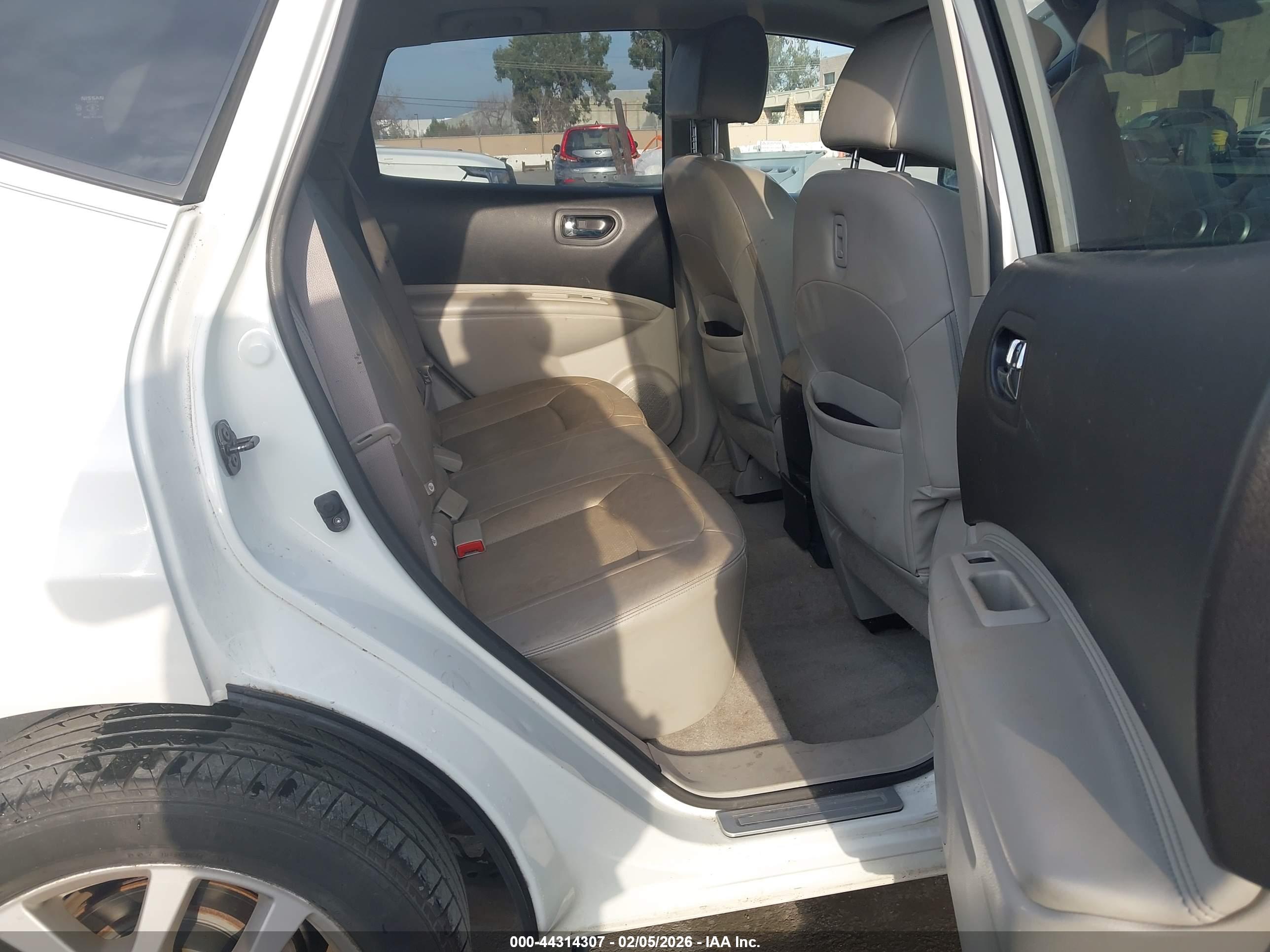 NISSAN ROGUE image 8