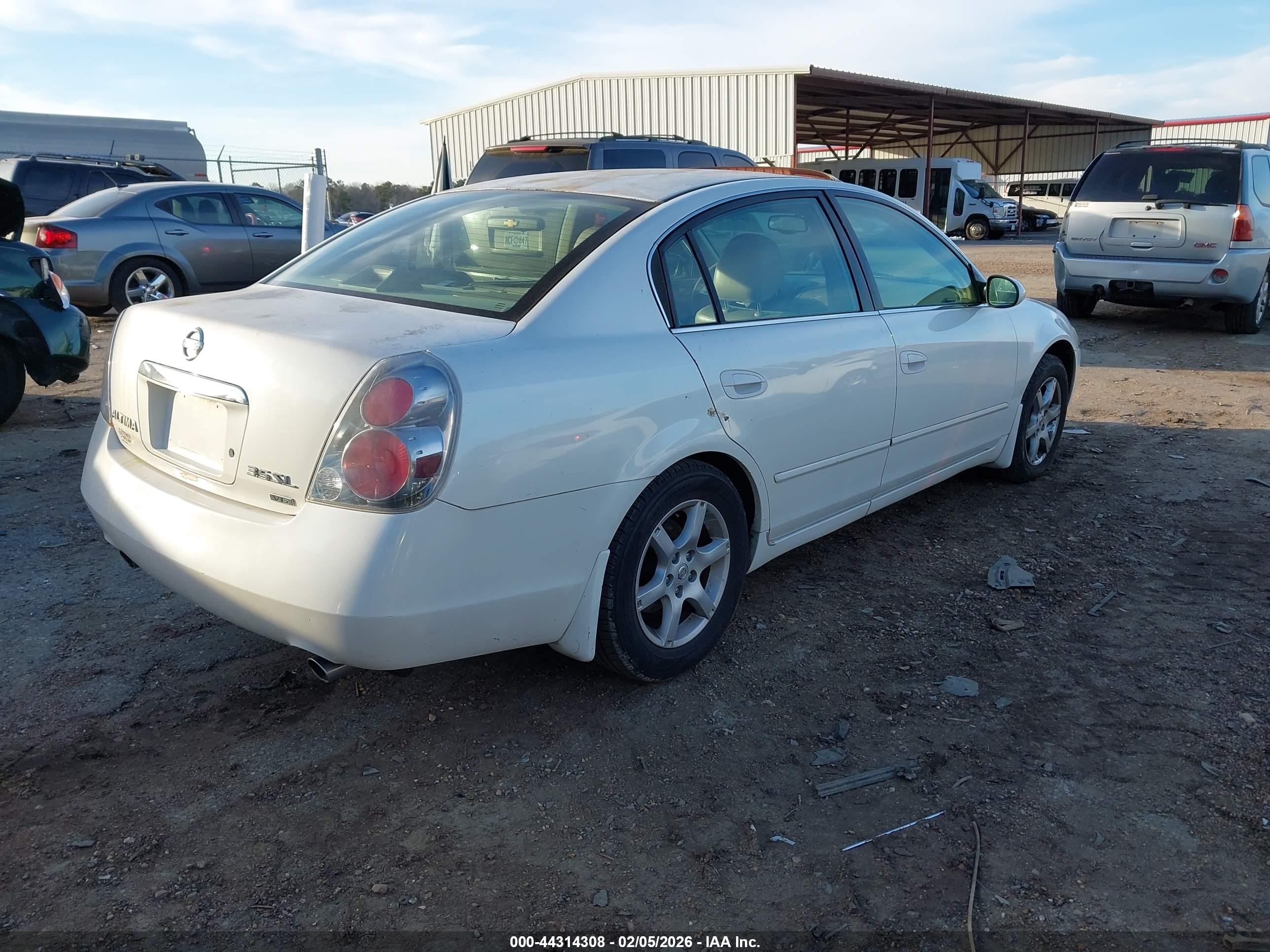 NISSAN ALTIMA image 4