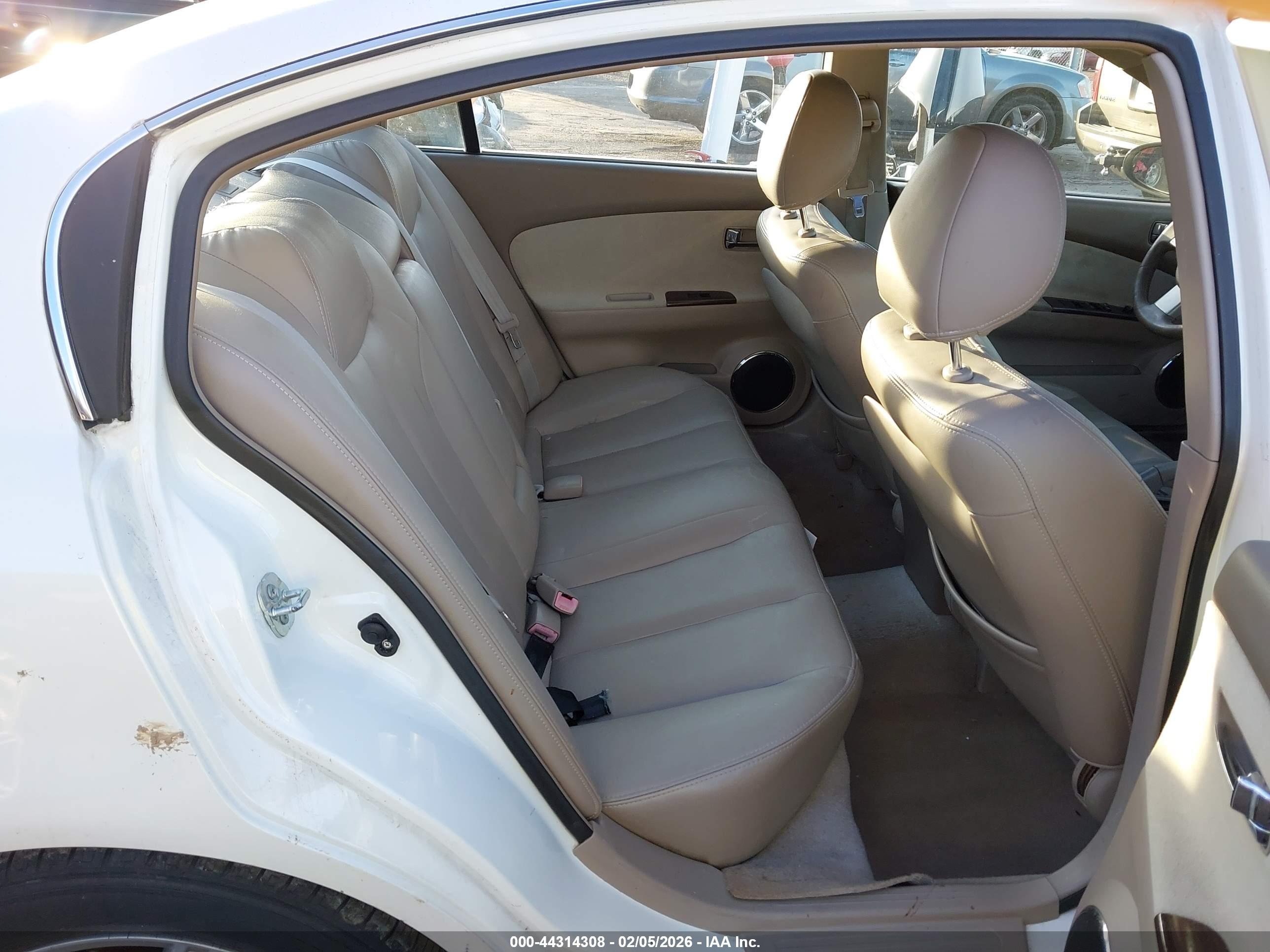 NISSAN ALTIMA image 8
