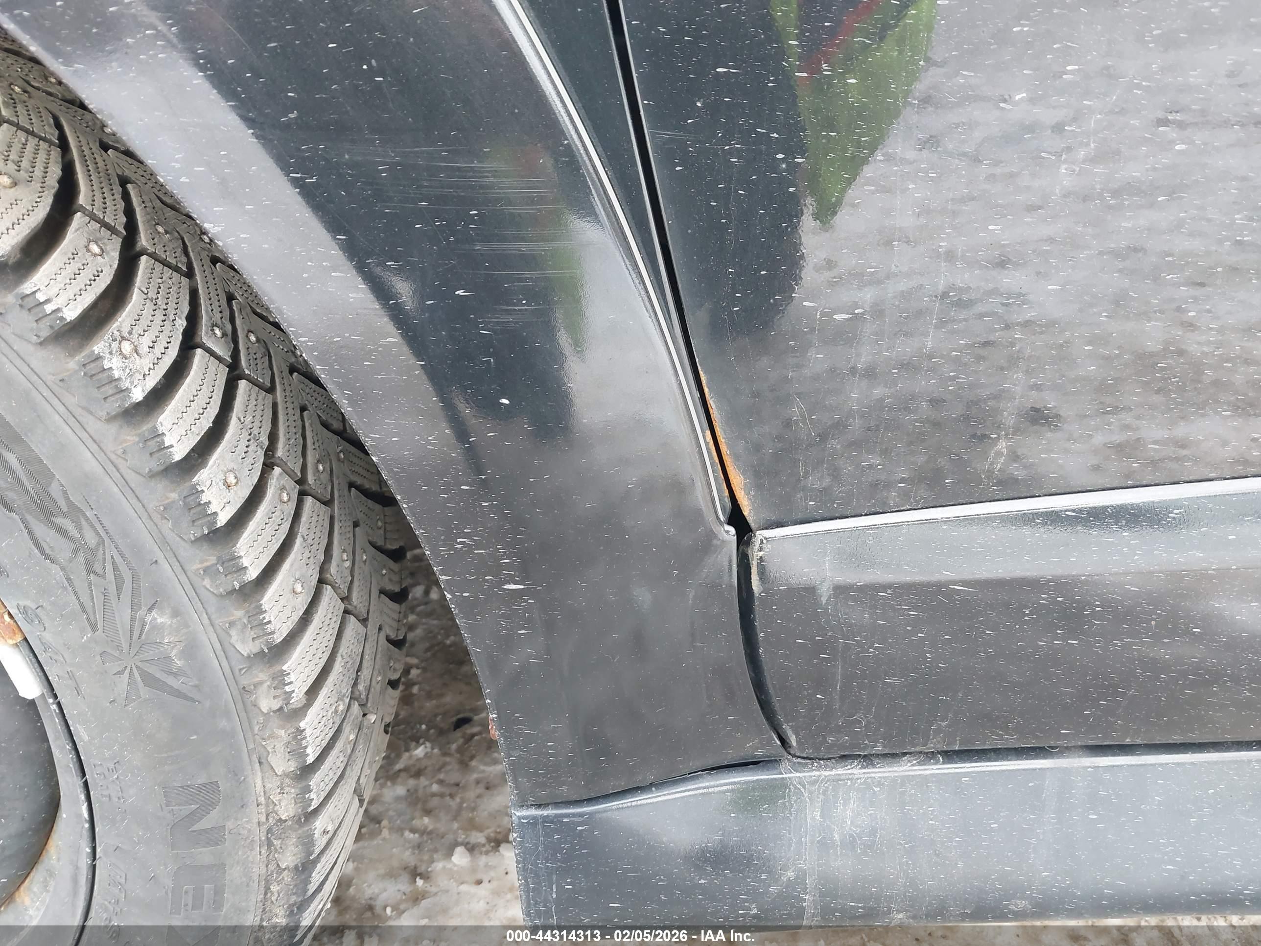 PONTIAC VIBE image 6