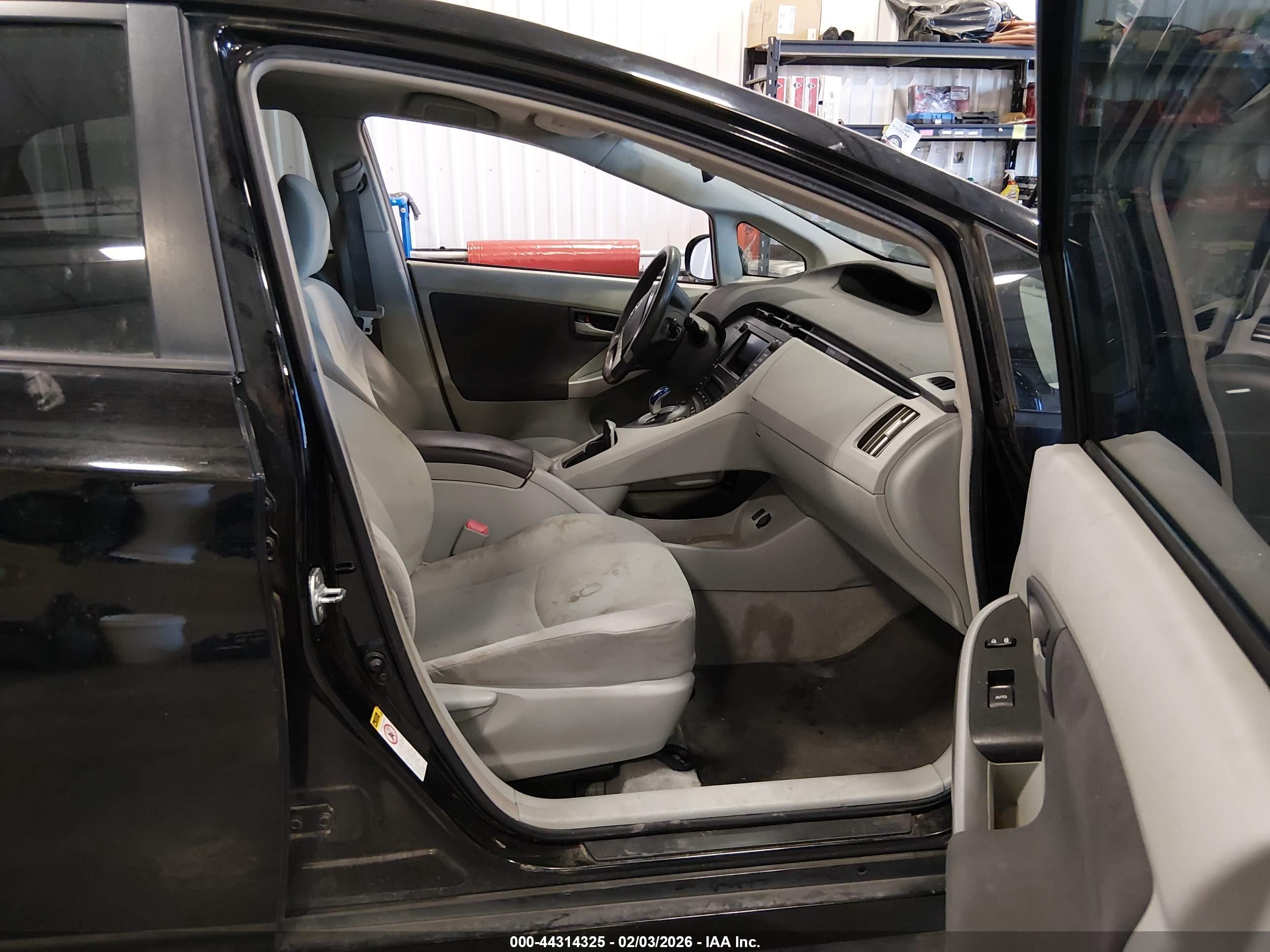 TOYOTA PRIUS image 5