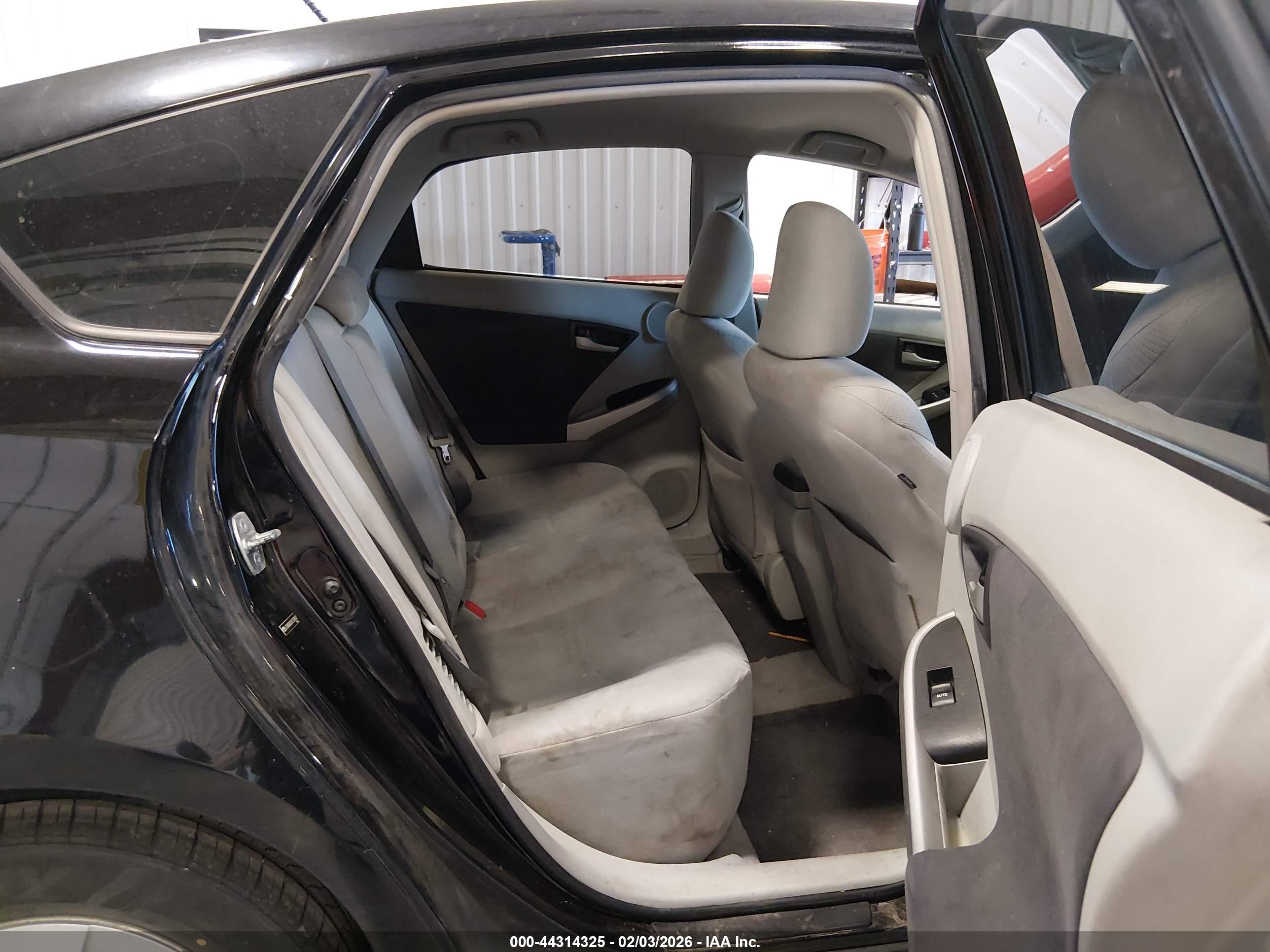 TOYOTA PRIUS image 8
