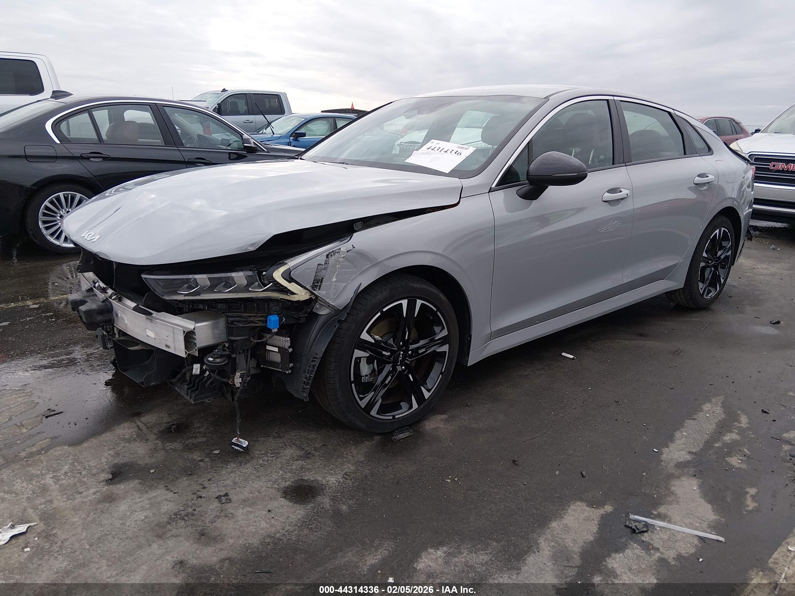 KIA K5 image 2