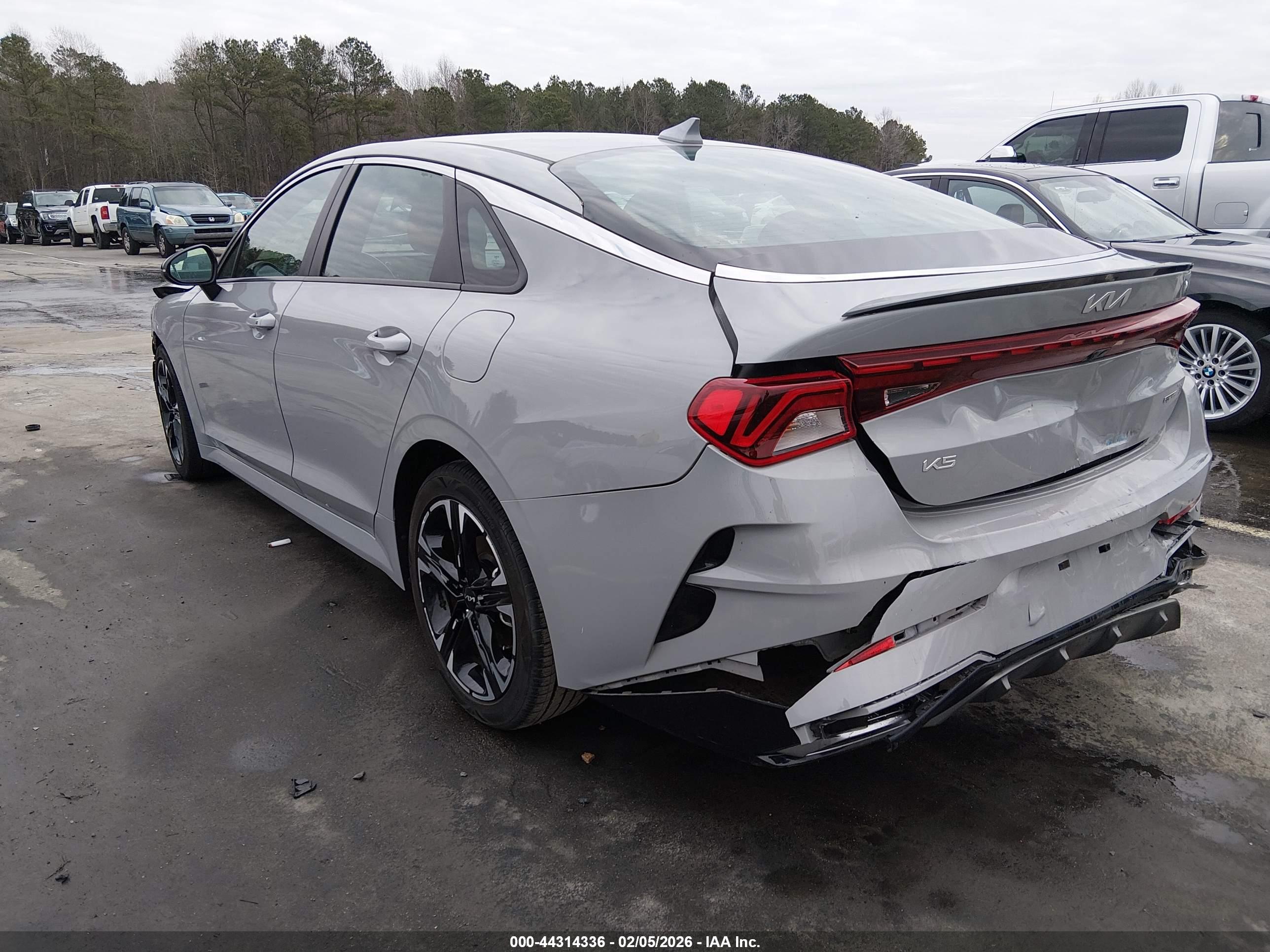 KIA K5 image 3