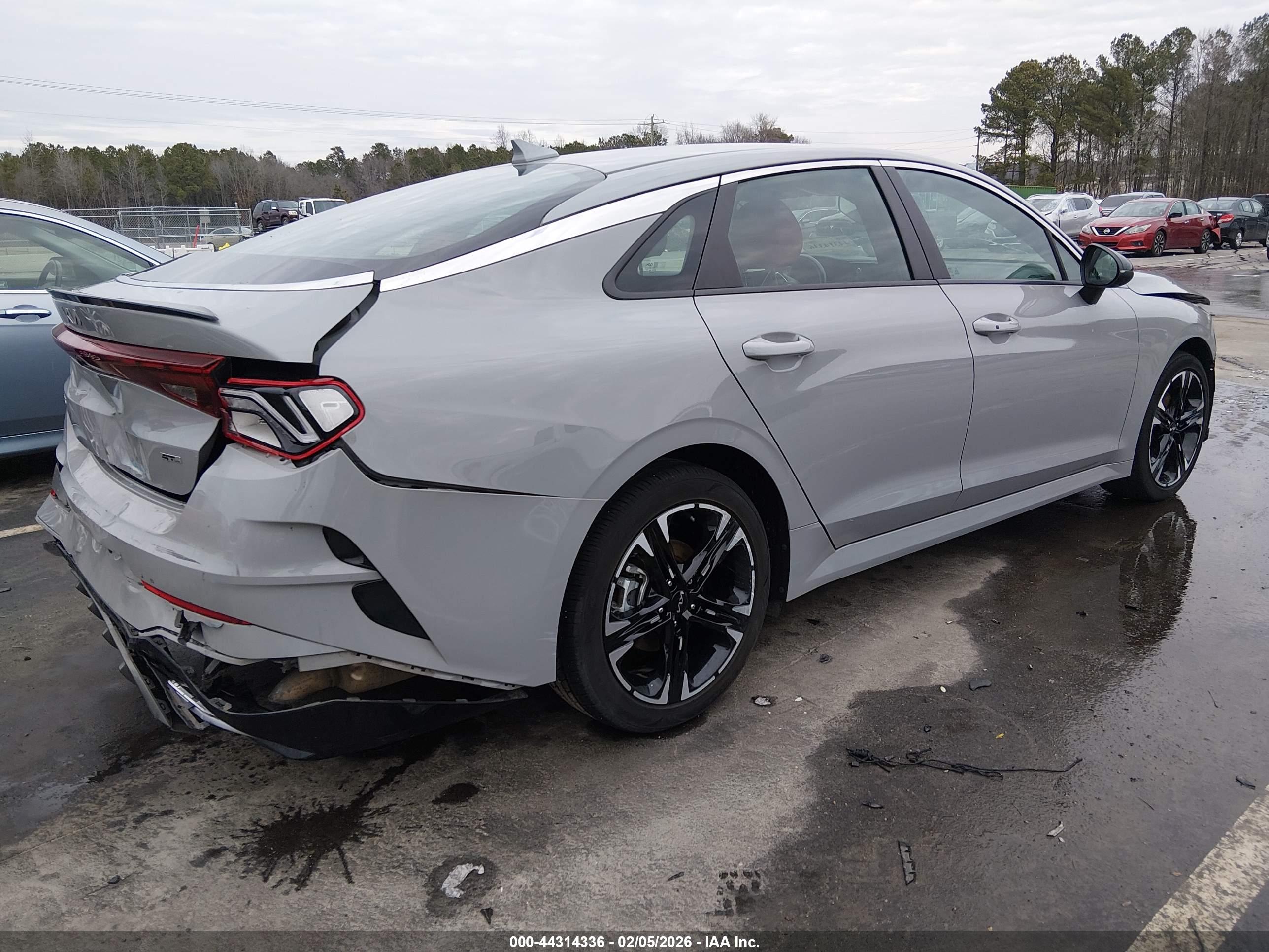 KIA K5 image 4