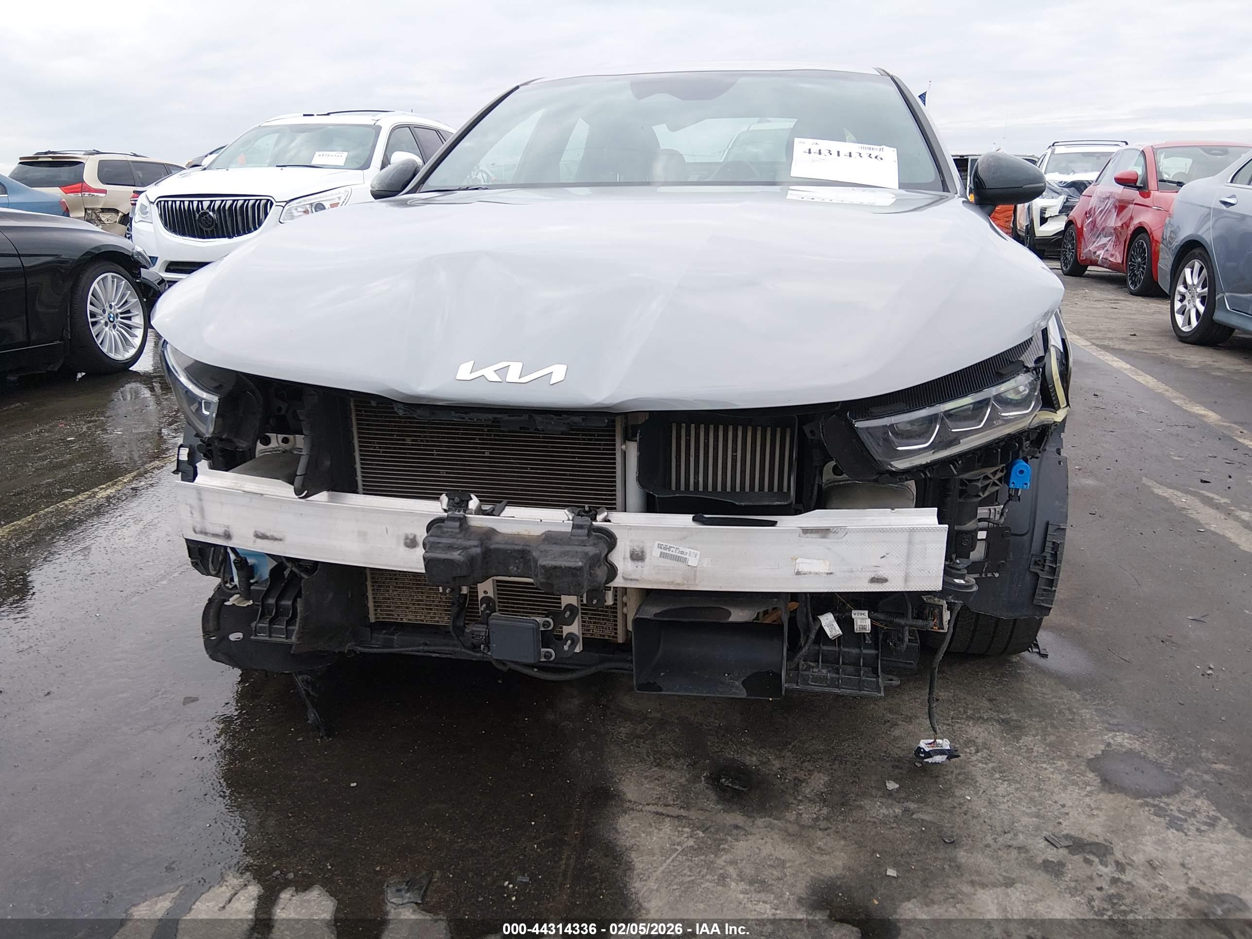 KIA K5 image 6