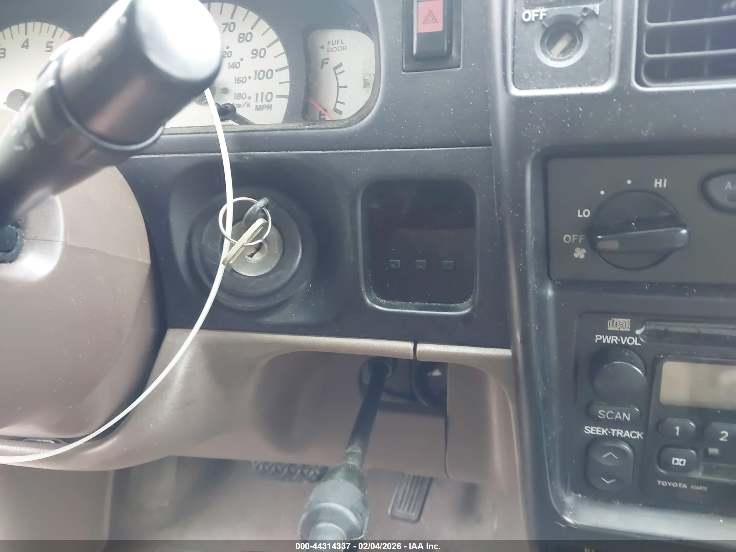 TOYOTA TACOMA image 11