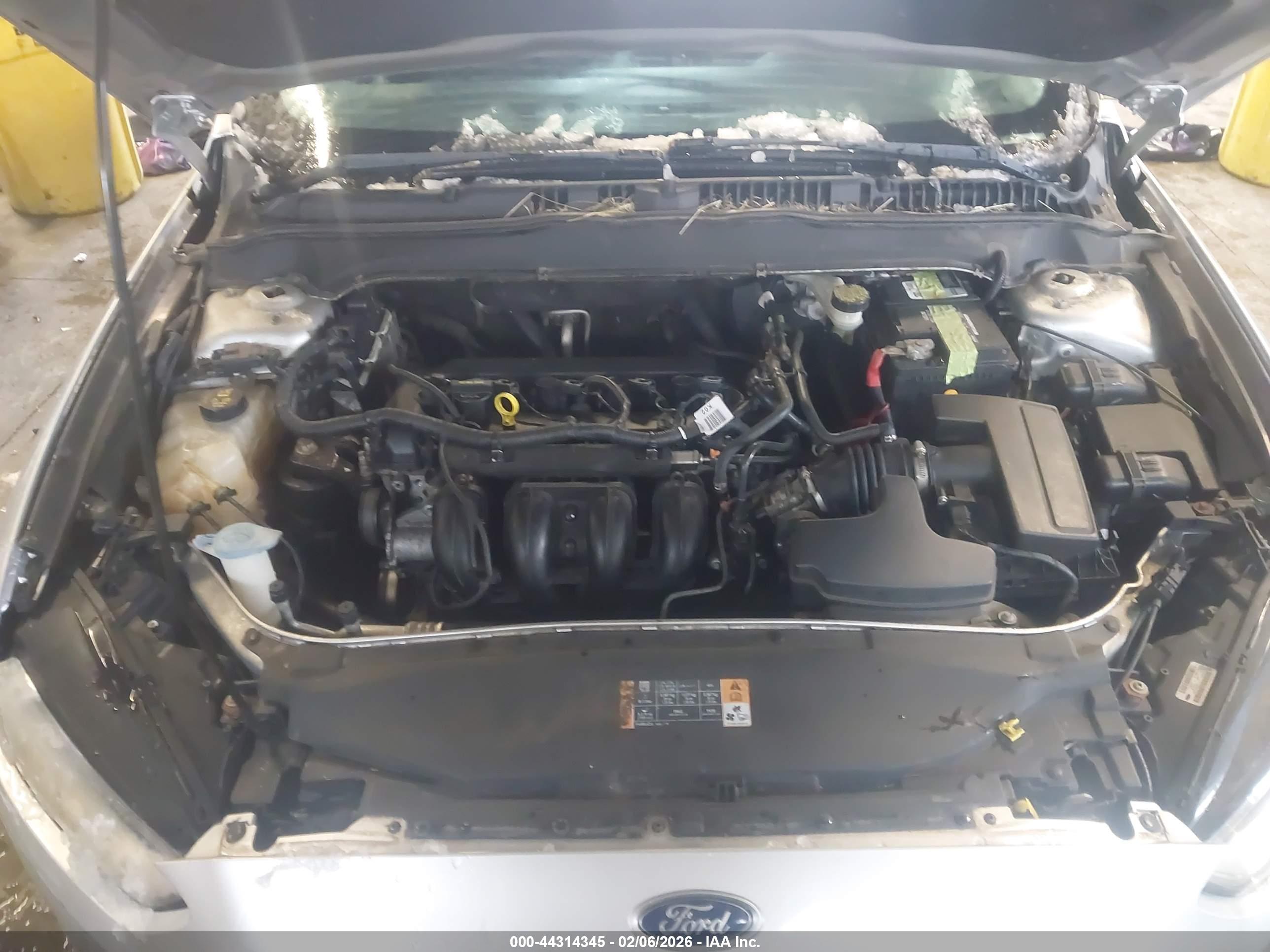 FORD FUSION image 10