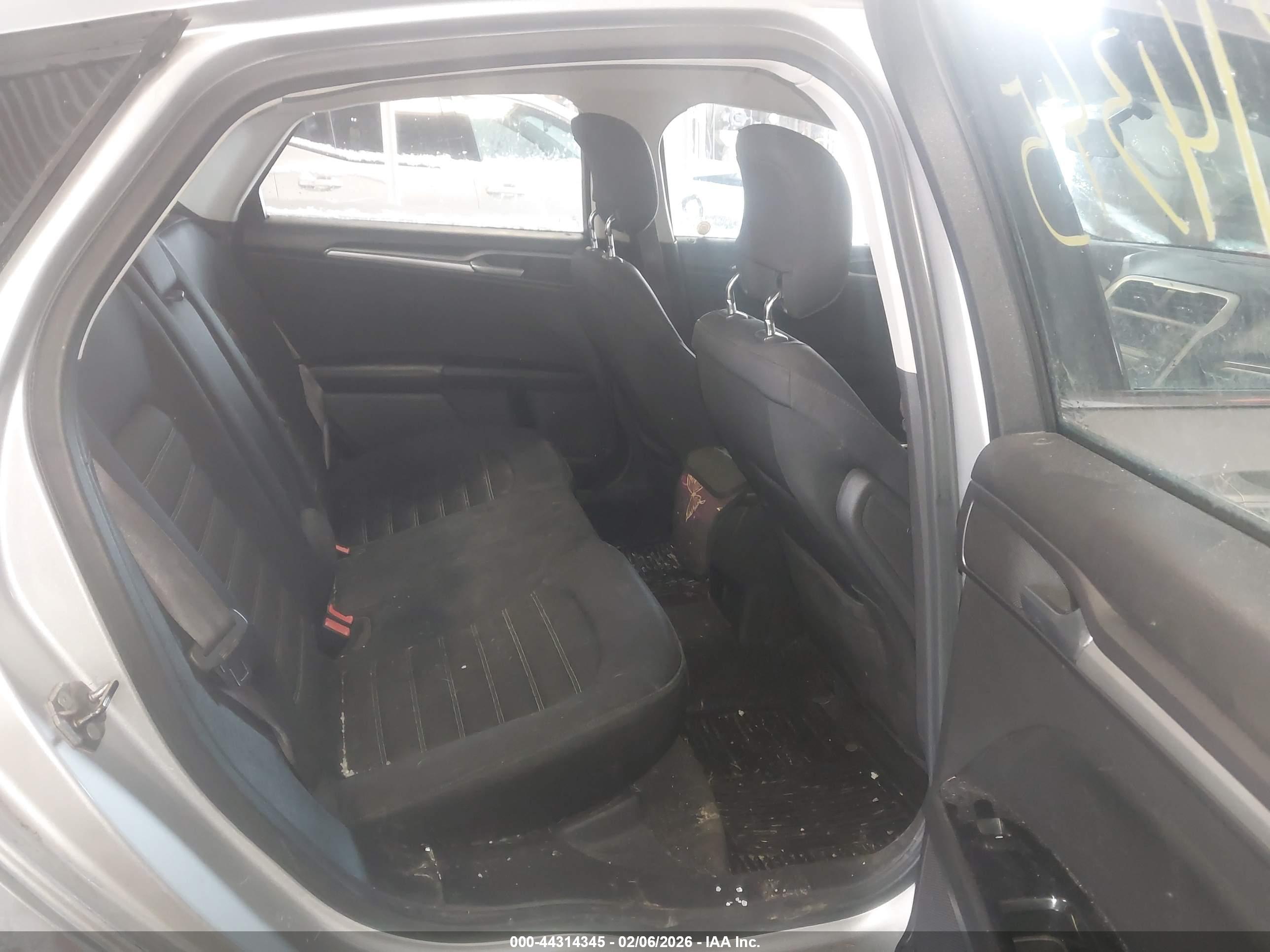 FORD FUSION image 8