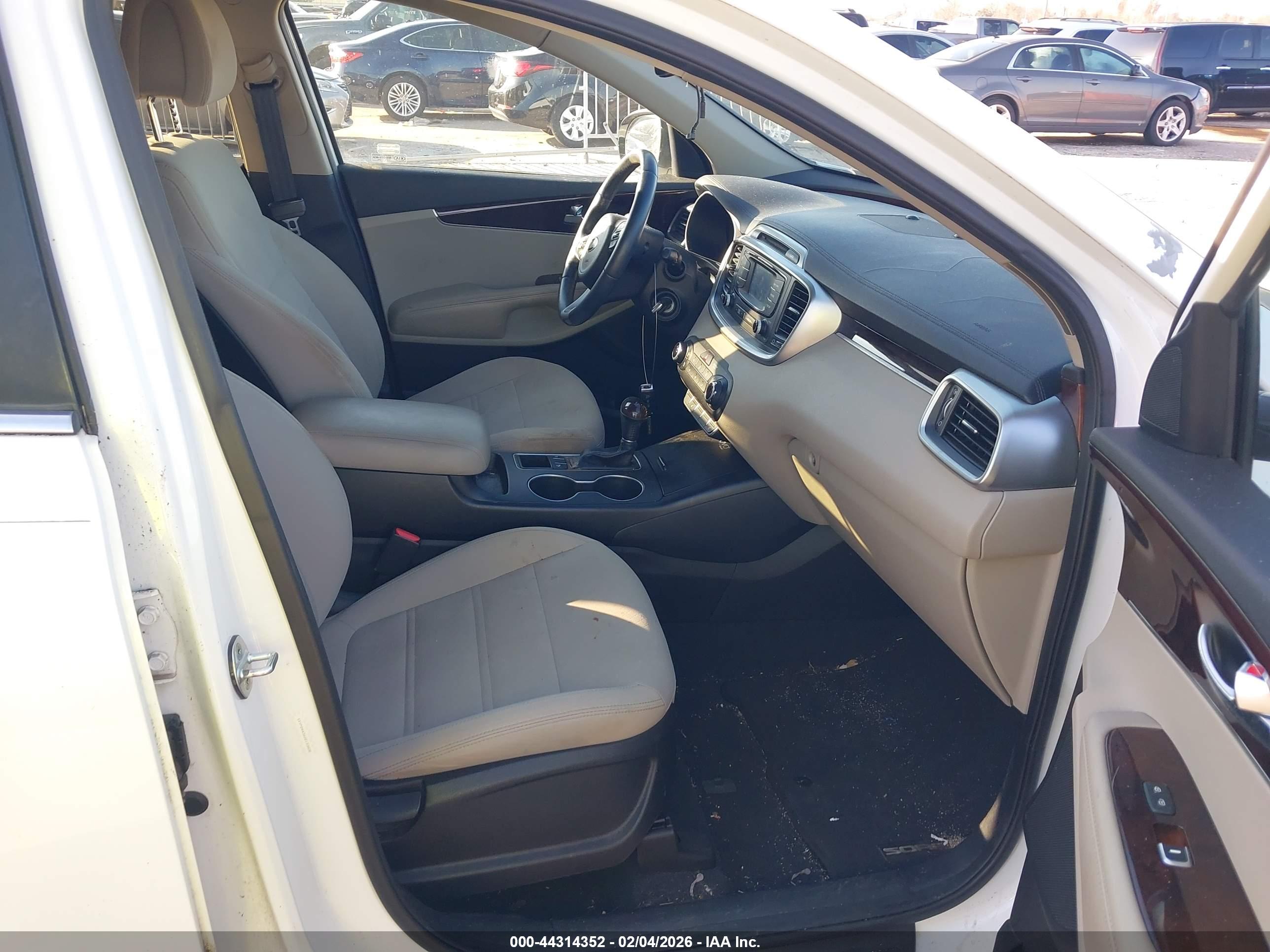 KIA SORENTO image 5