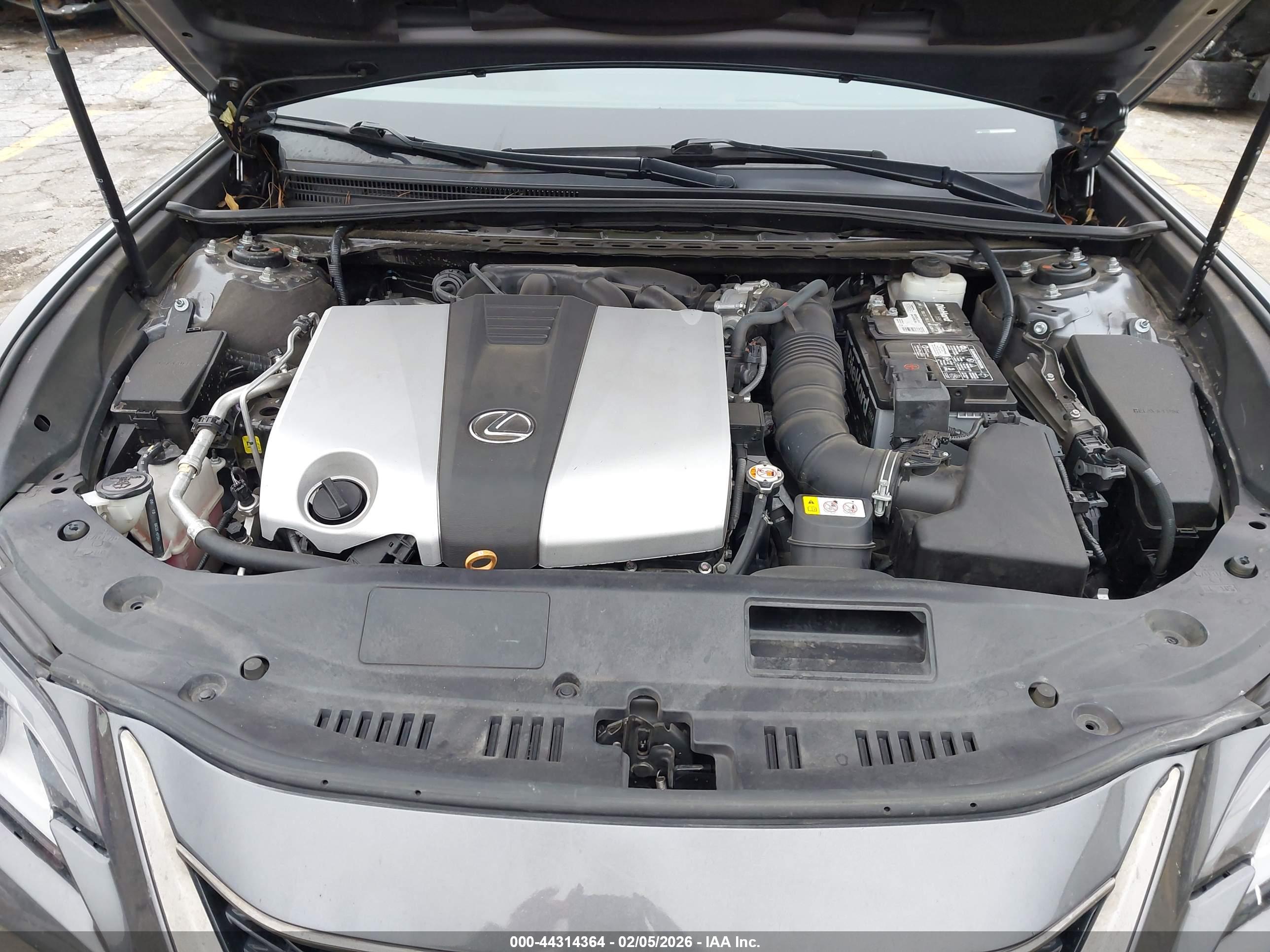 LEXUS ES image 10