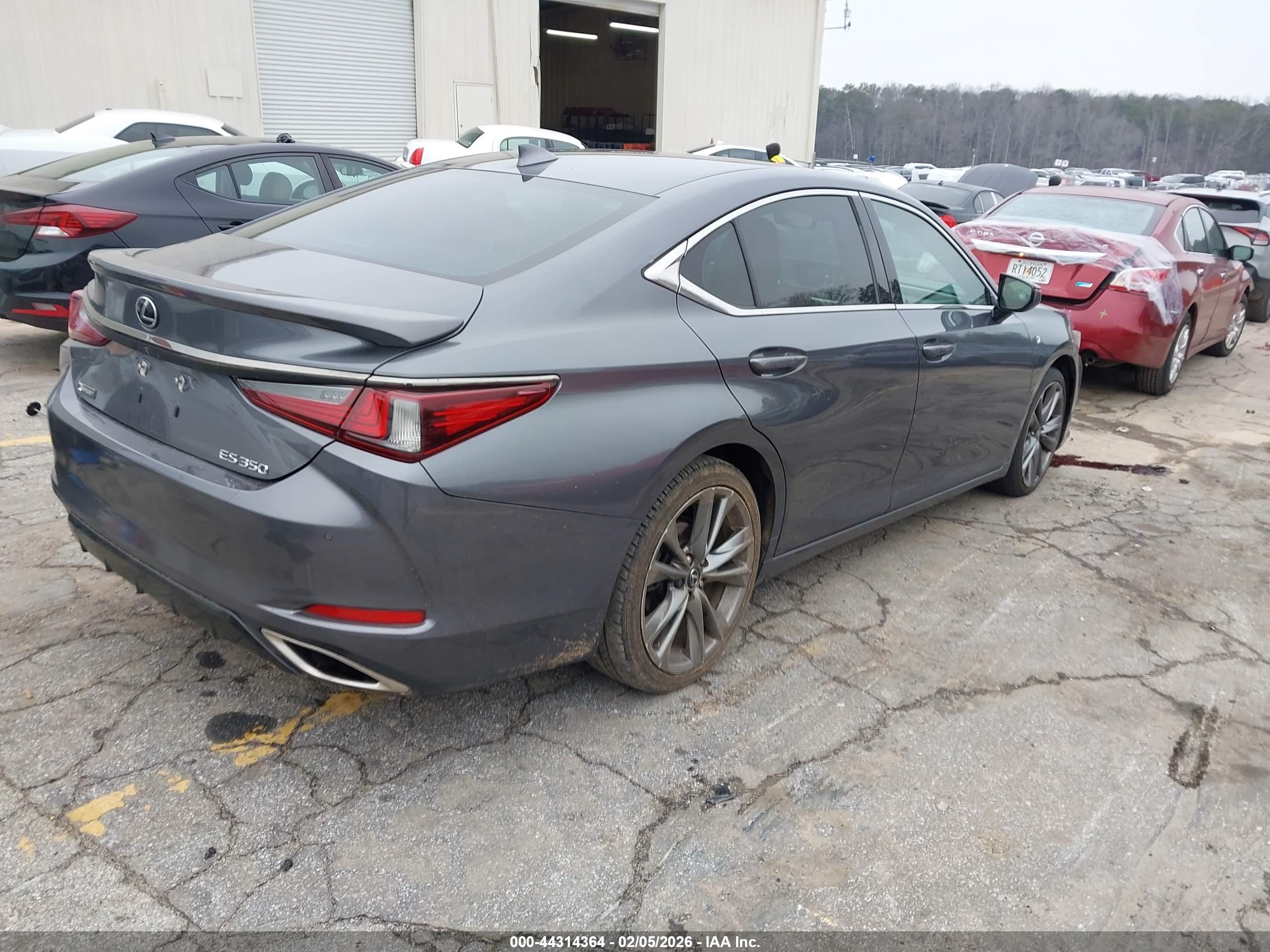 LEXUS ES image 4