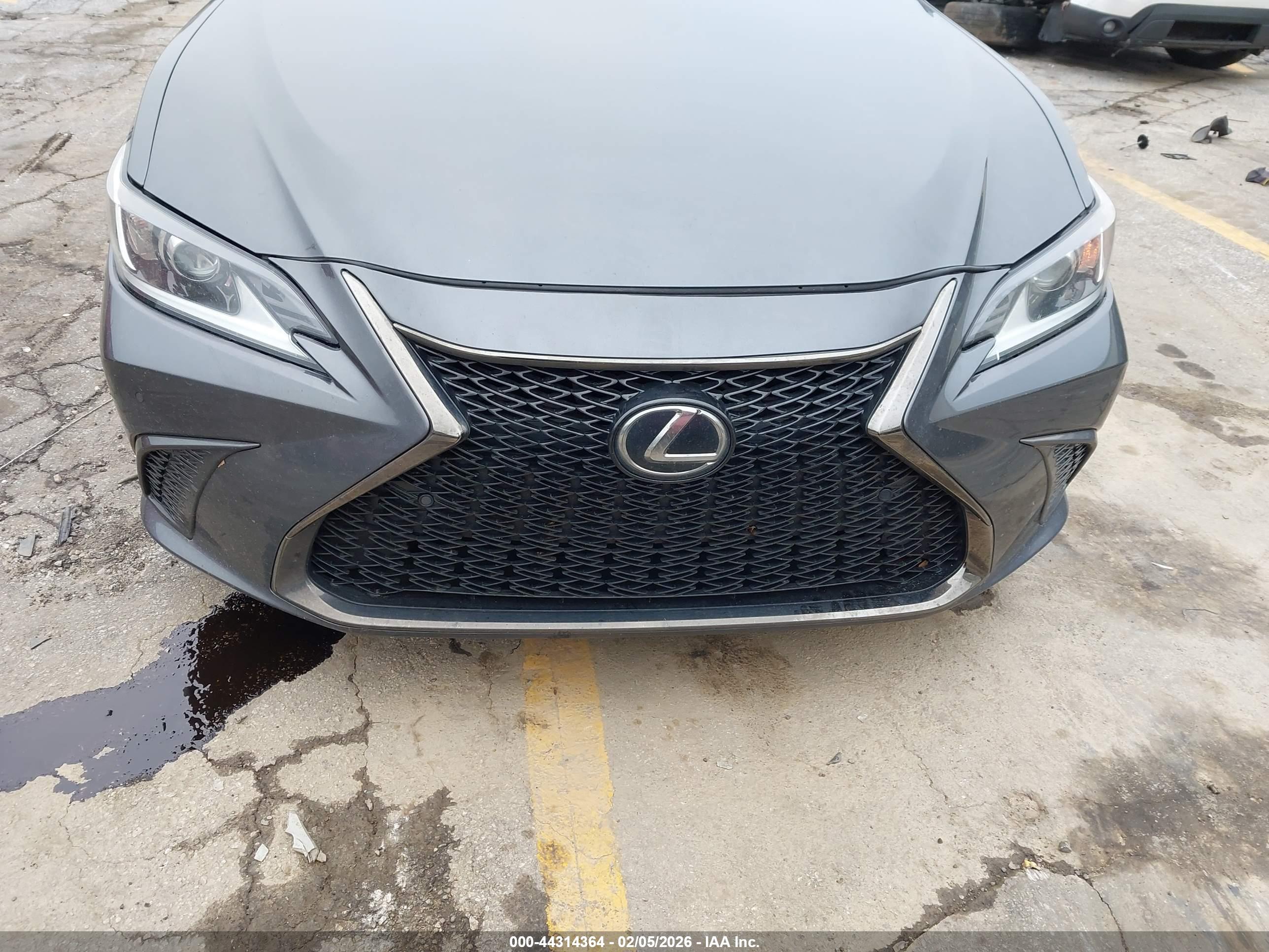 LEXUS ES image 6