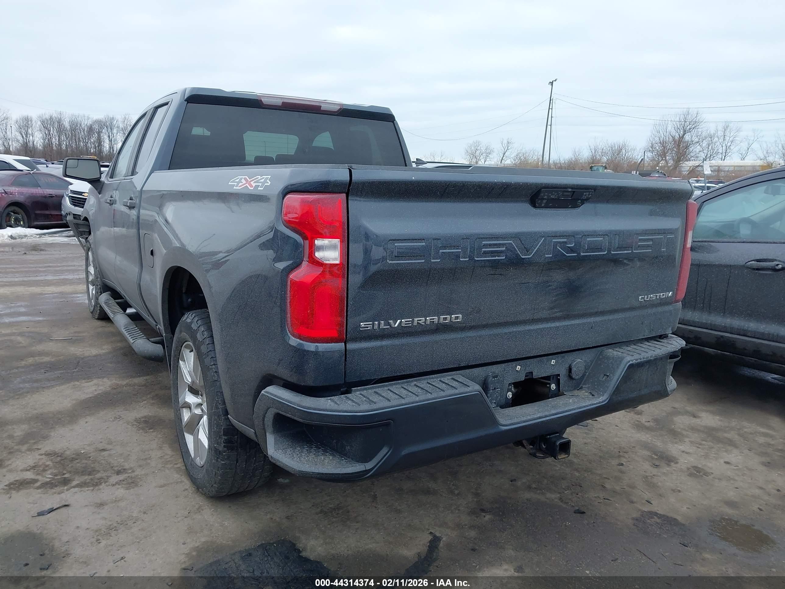 CHEVROLET SILVERADO image 3