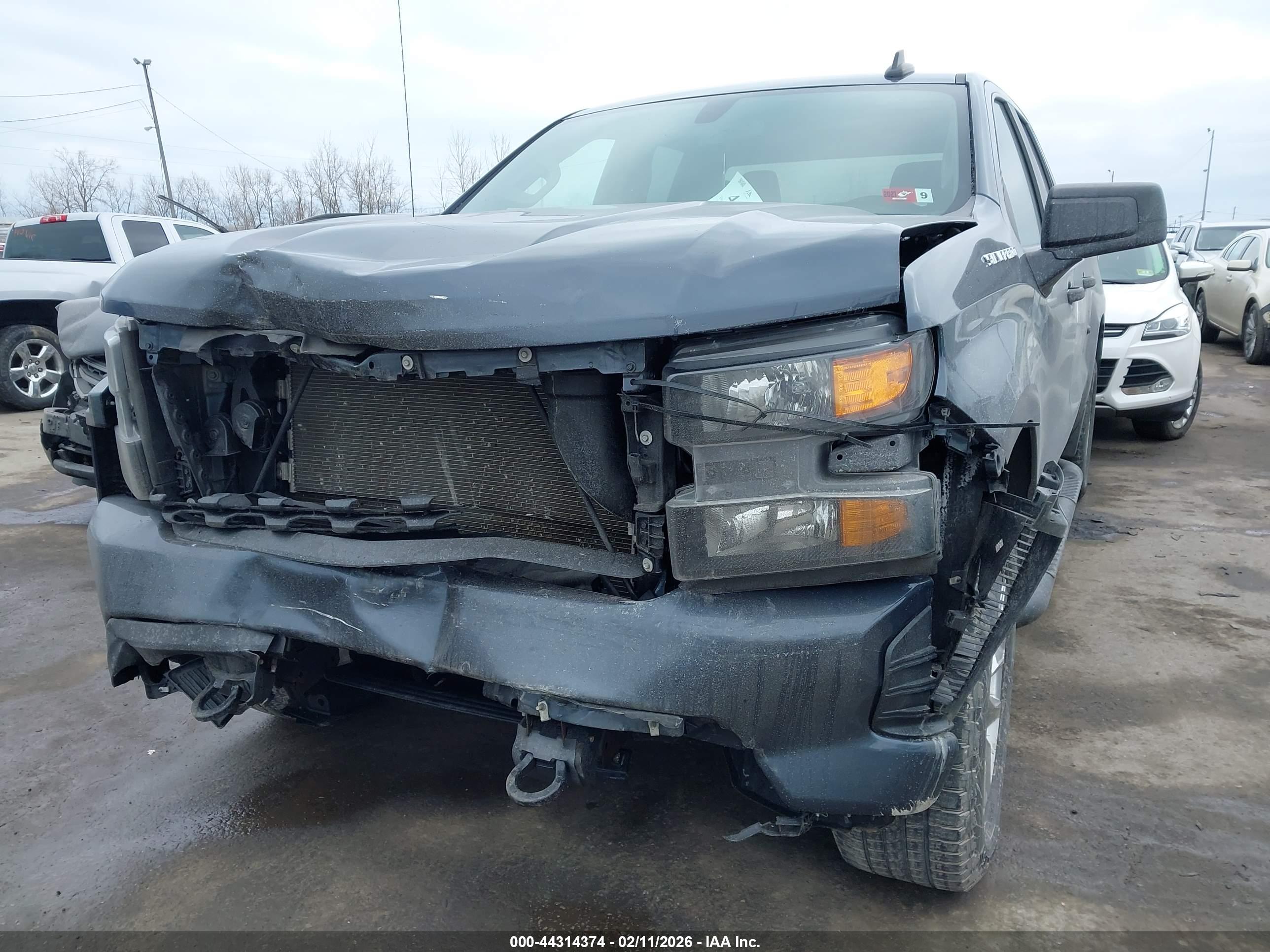 CHEVROLET SILVERADO image 6