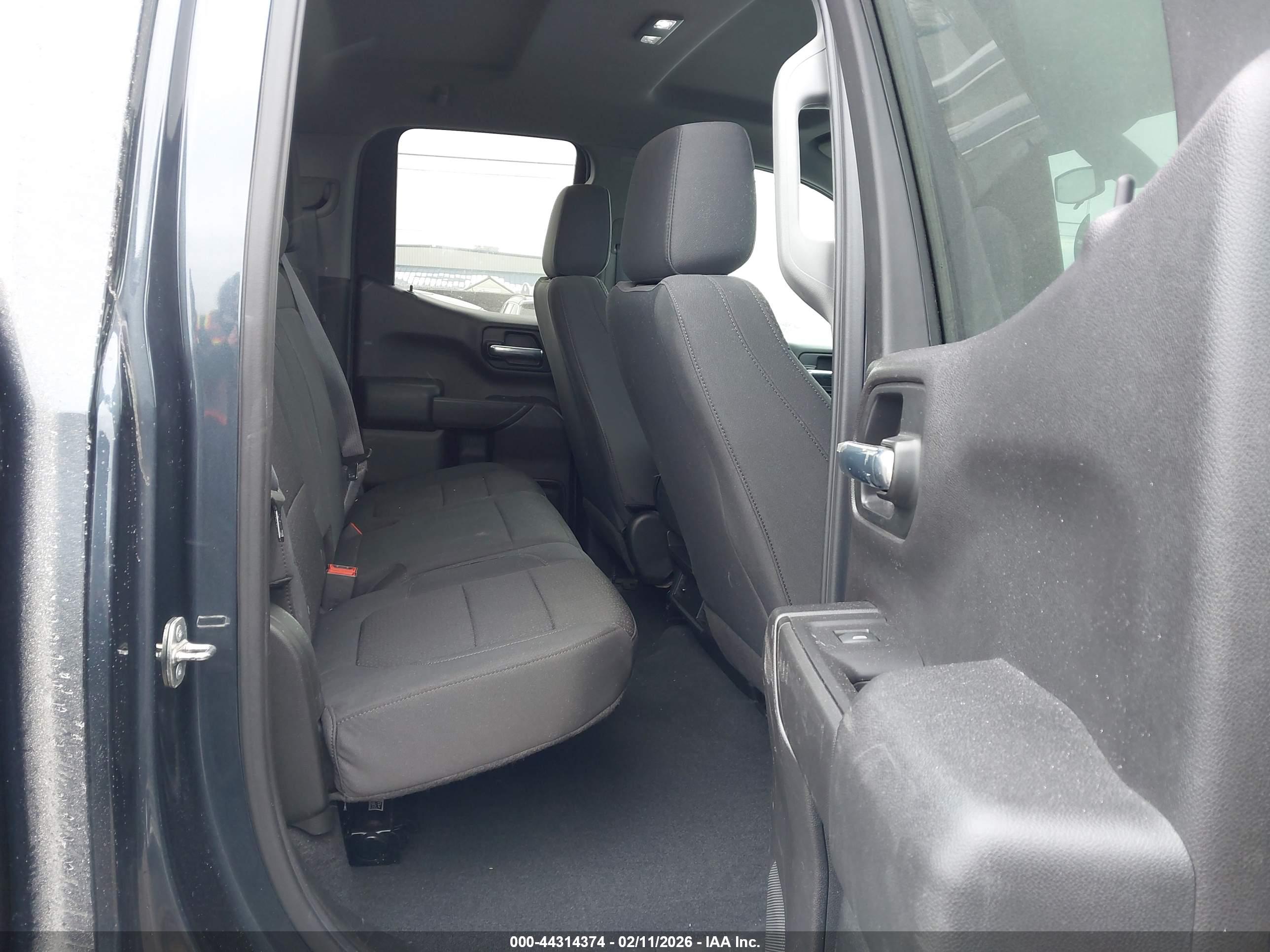 CHEVROLET SILVERADO image 8