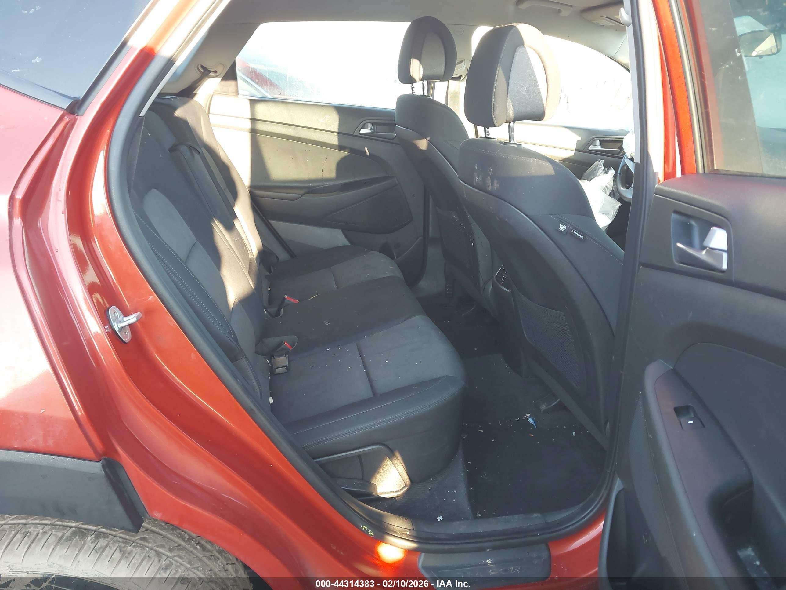 HYUNDAI TUCSON image 8