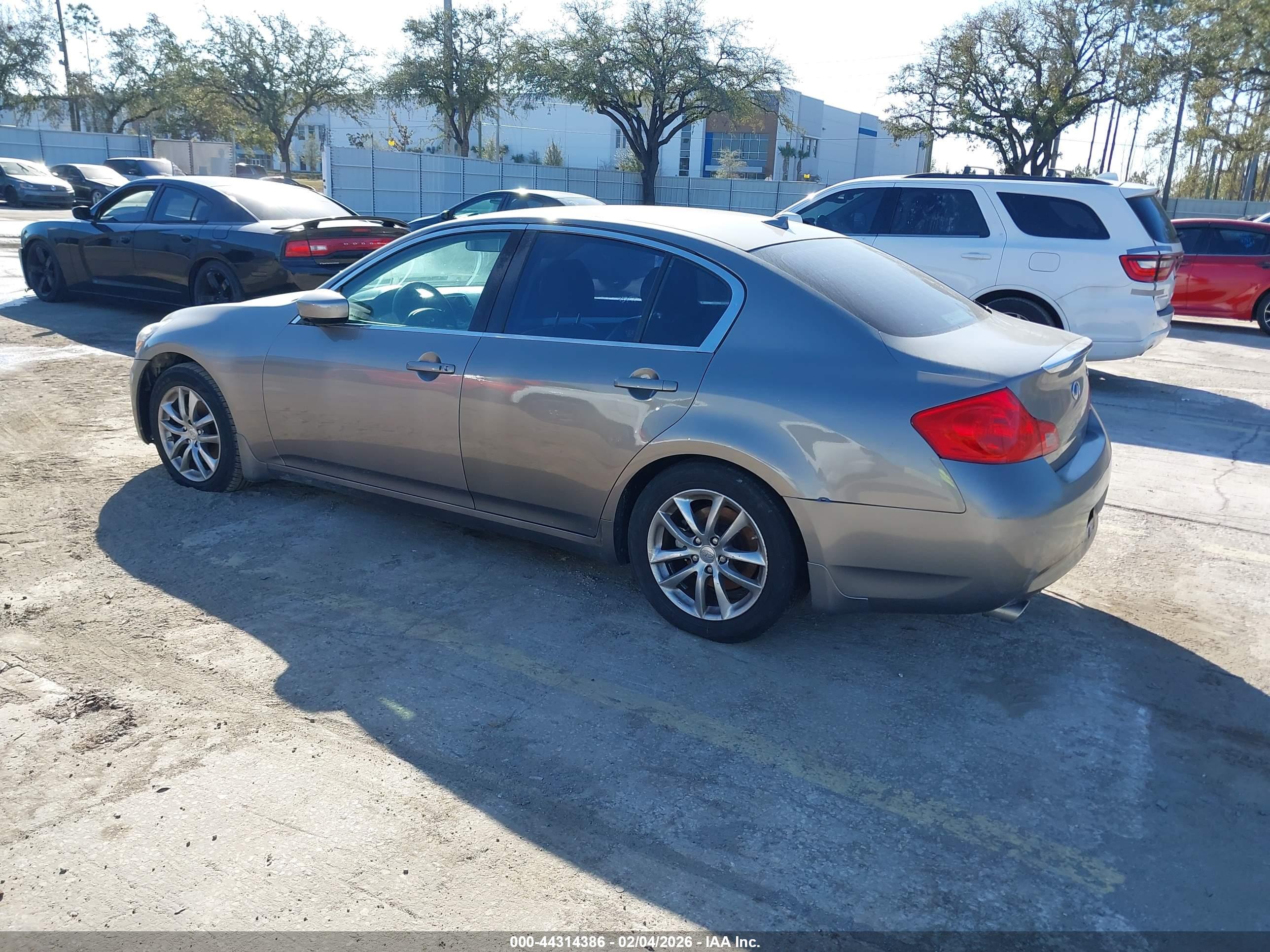 INFINITI G37 image 3