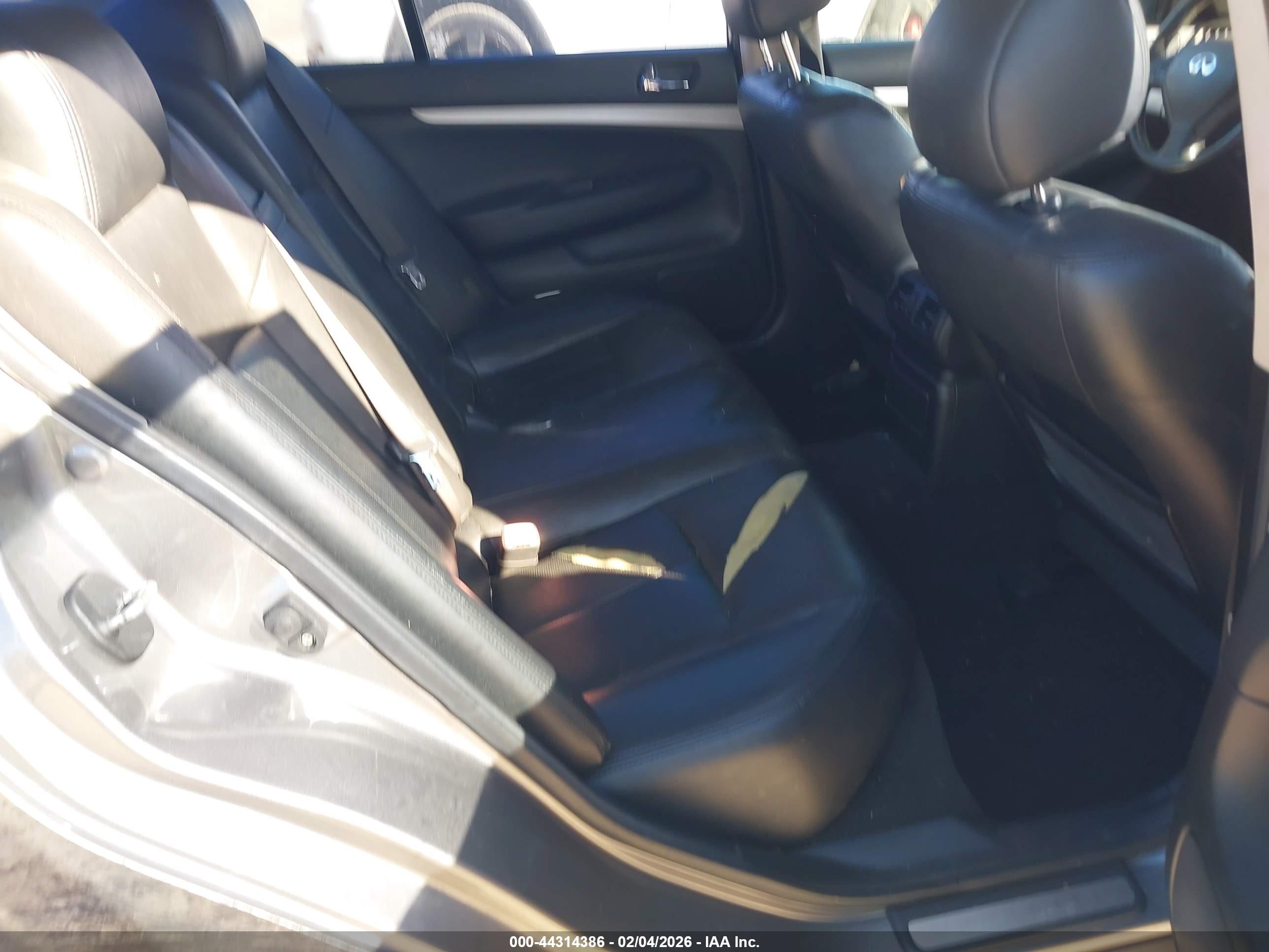 INFINITI G37 image 8