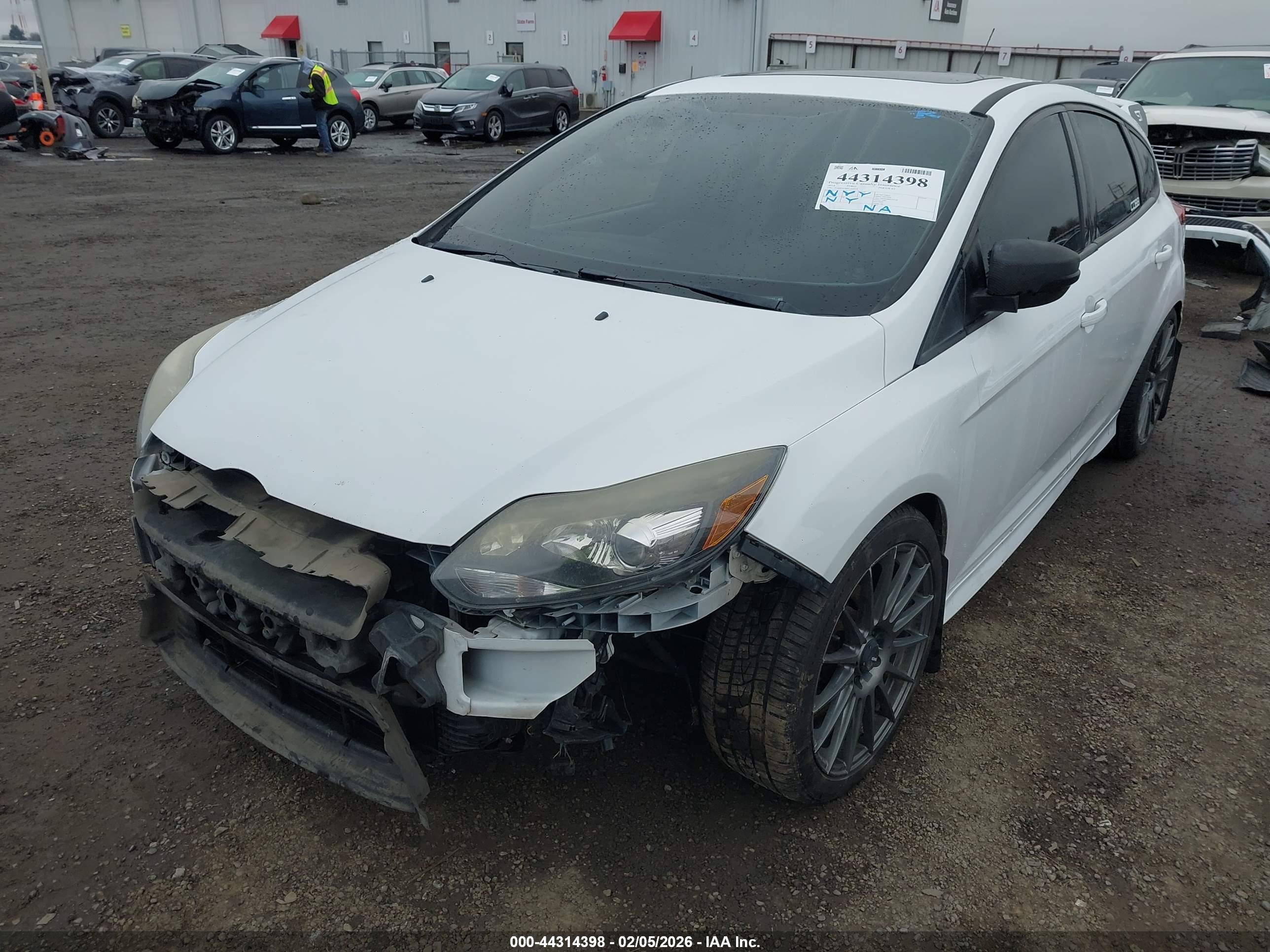 FORD FOCUS image 2